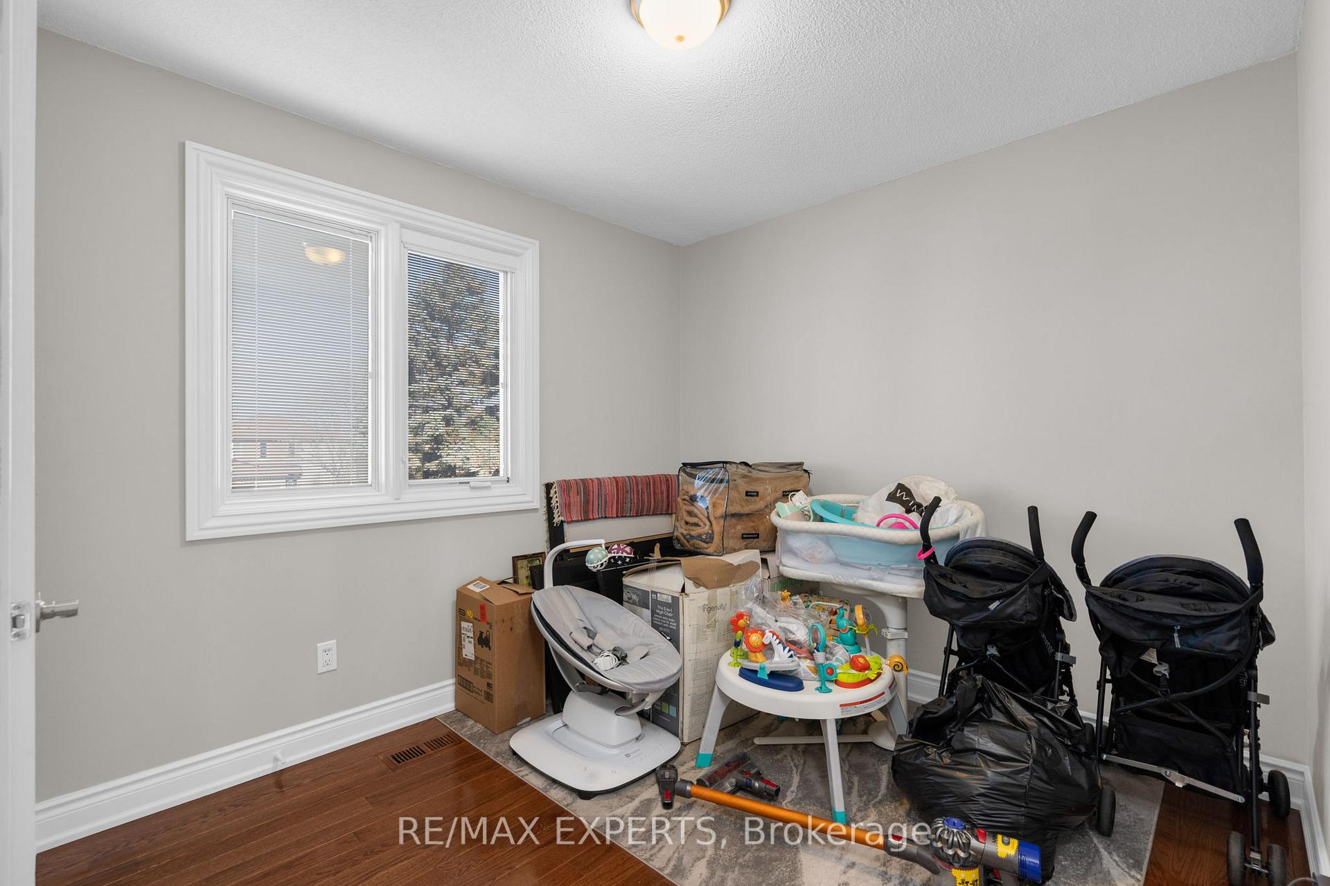 Photo 19 of 34 Goodfellow Crescent, Caledon, Bolton North — HOMEH