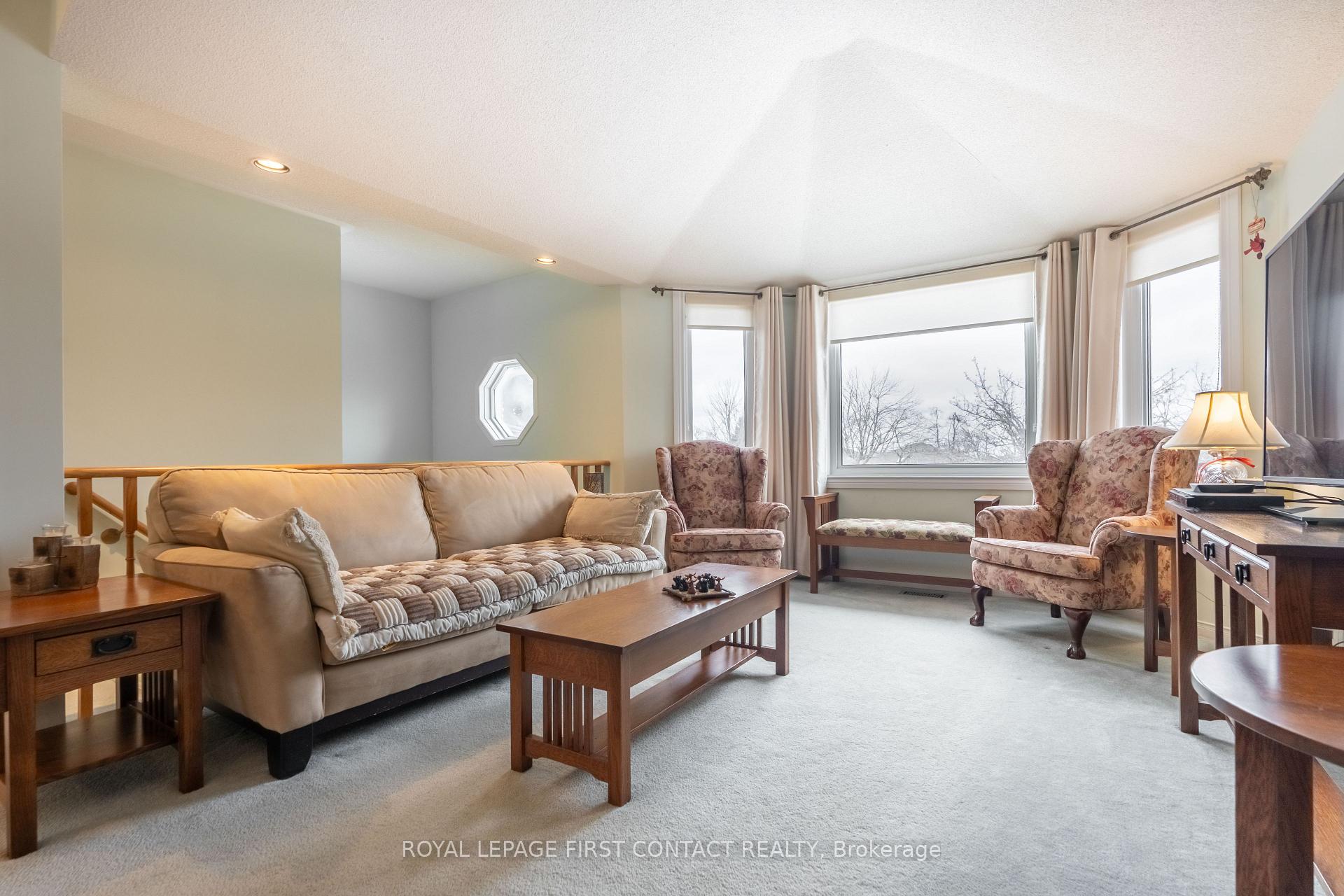 Photo 2 of 556 Leacock Drive, Barrie, Northwest — HOMEH