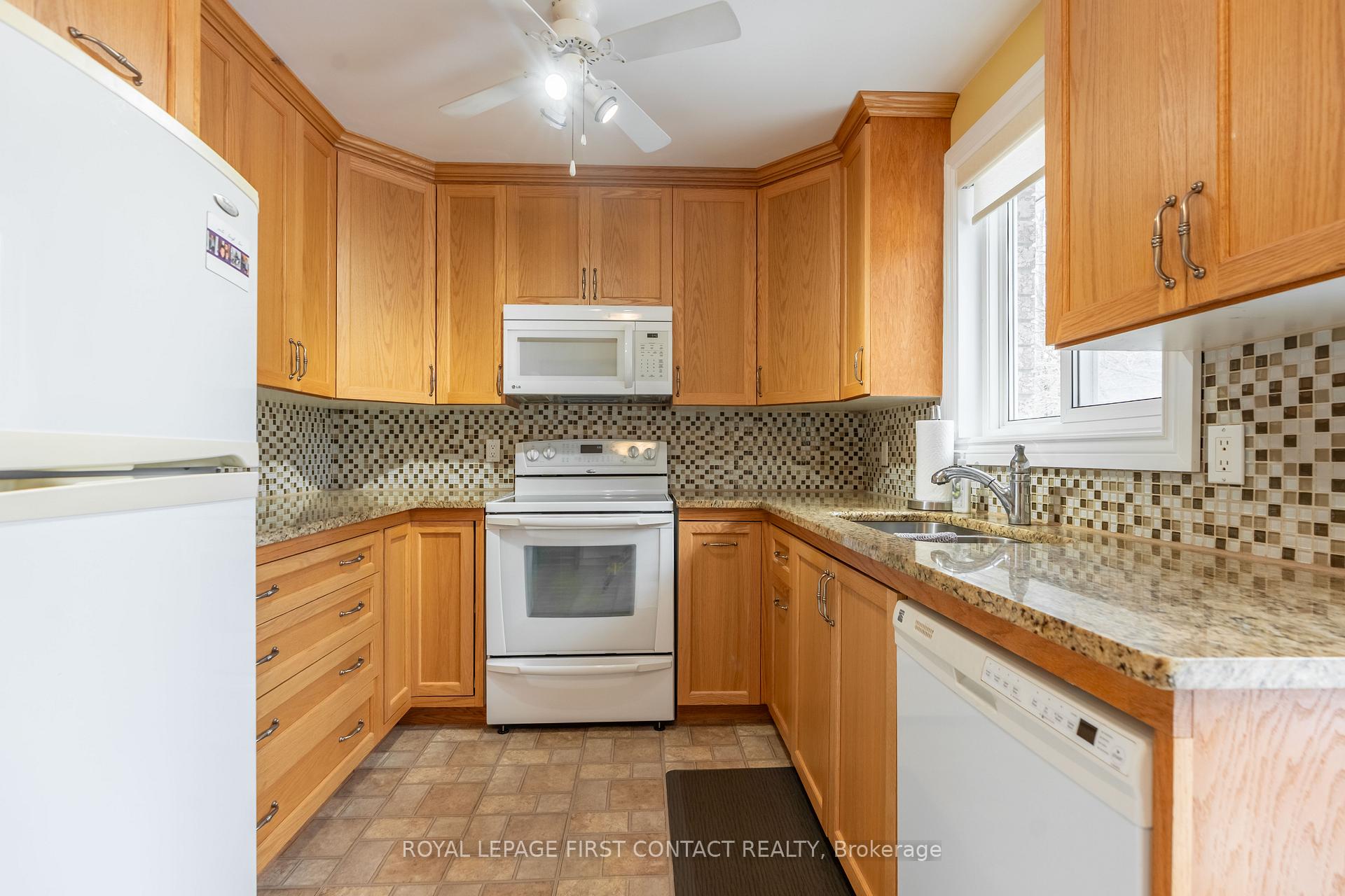 Photo 4 of 556 Leacock Drive, Barrie, Northwest — HOMEH