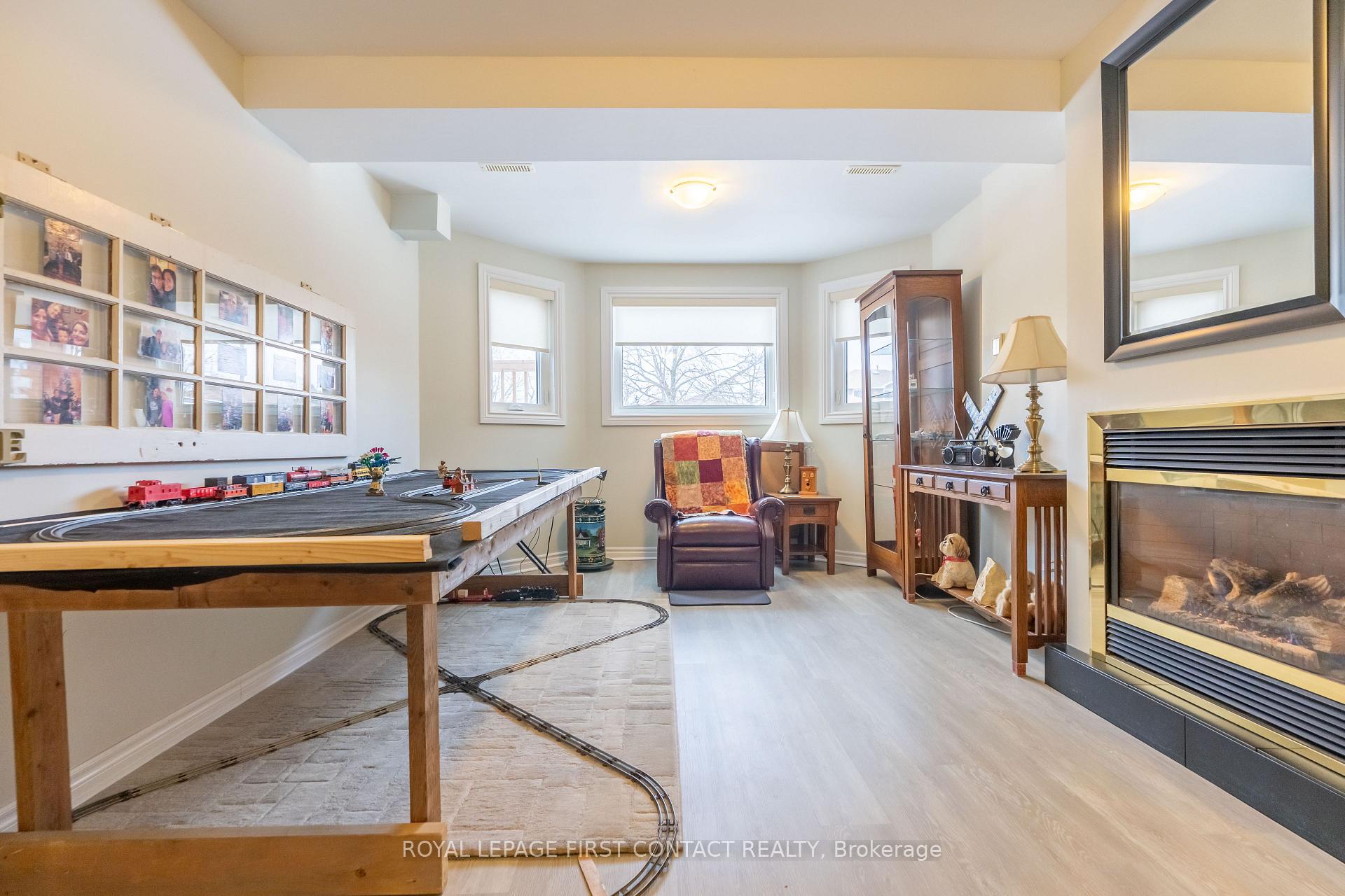 Photo 10 of 556 Leacock Drive, Barrie, Northwest — HOMEH