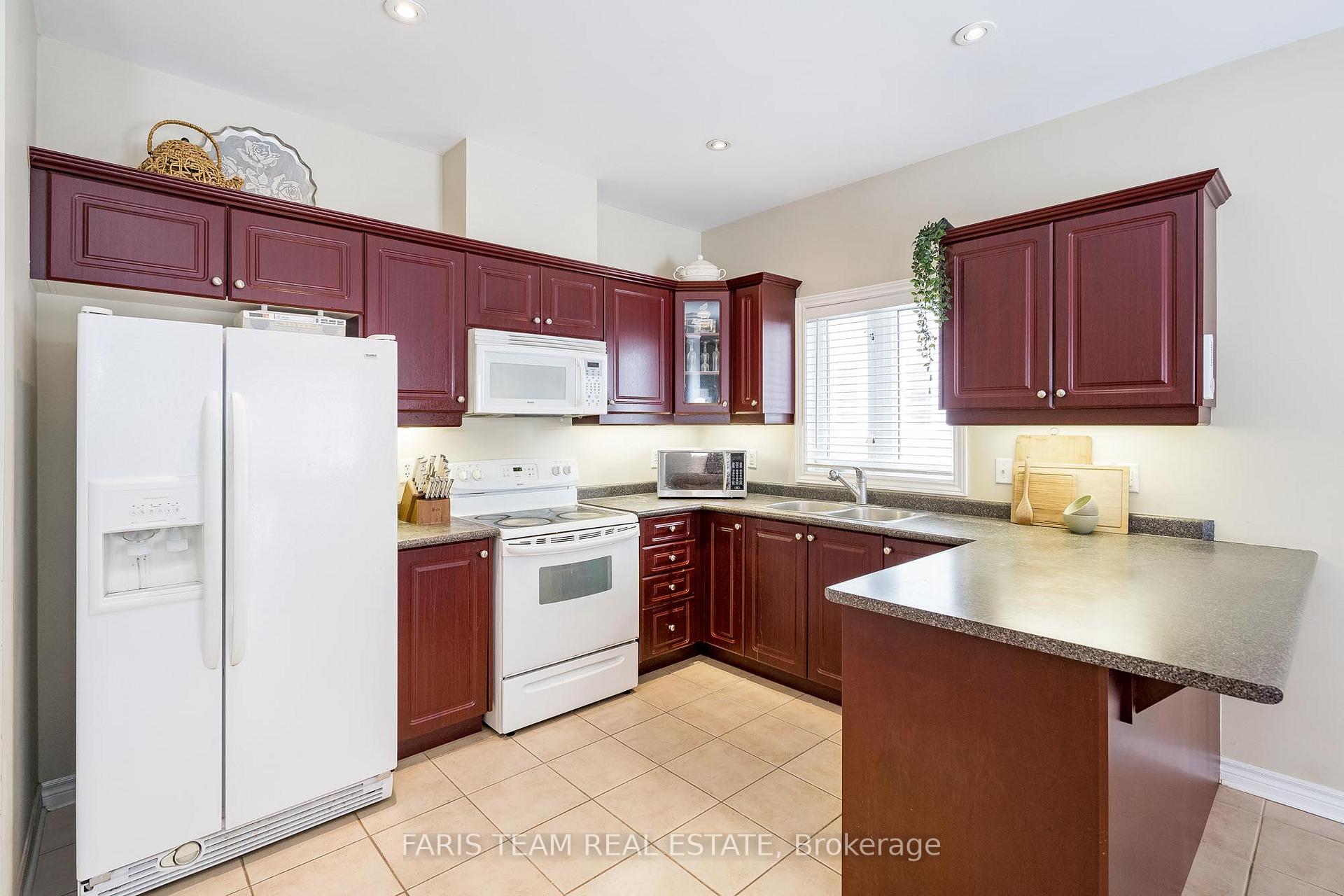 Photo 4 of 40 Ruffet Drive, Barrie, Edgehill Drive — HOMEH