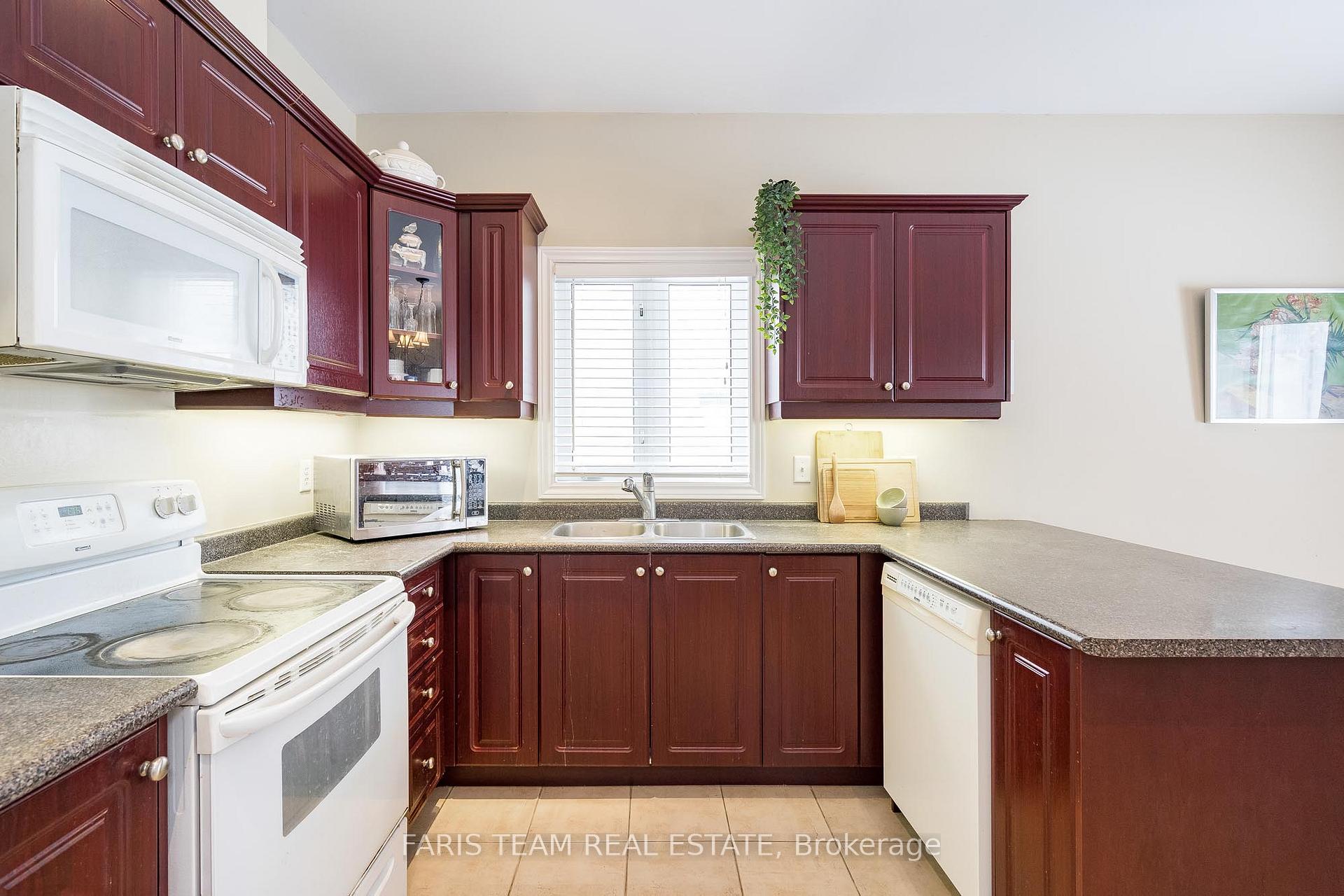 Photo 5 of 40 Ruffet Drive, Barrie, Edgehill Drive — HOMEH