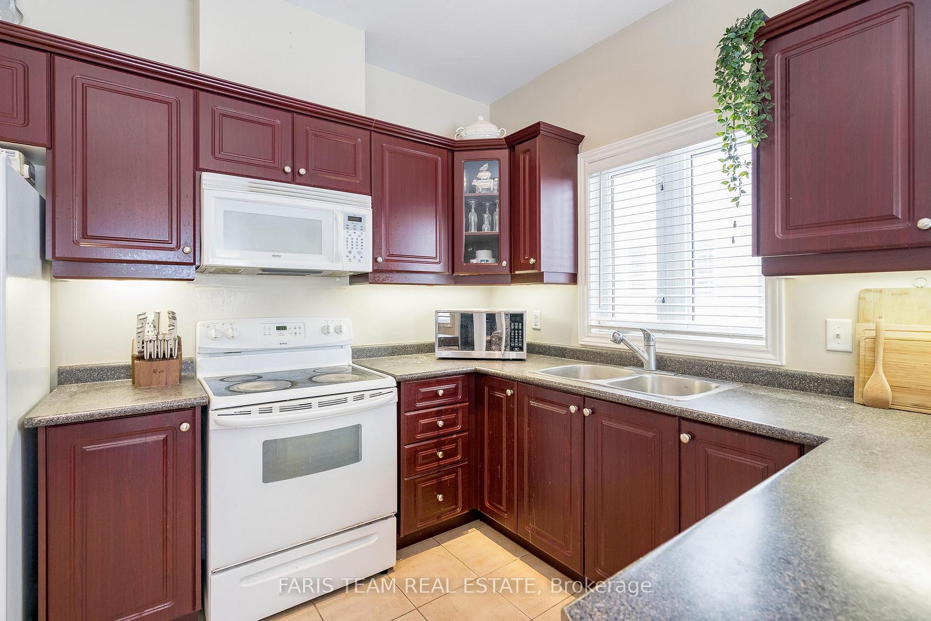 Photo 6 of 40 Ruffet Drive, Barrie, Edgehill Drive — HOMEH
