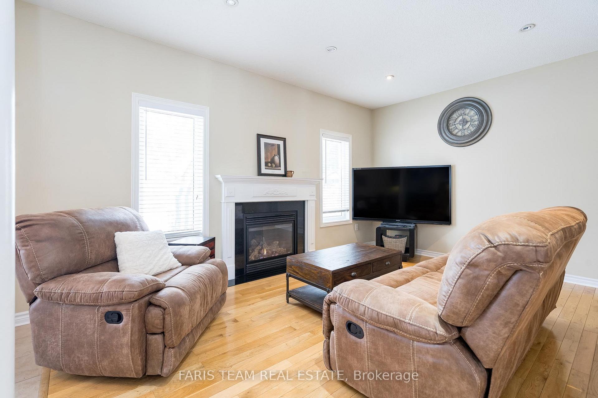 Photo 8 of 40 Ruffet Drive, Barrie, Edgehill Drive — HOMEH