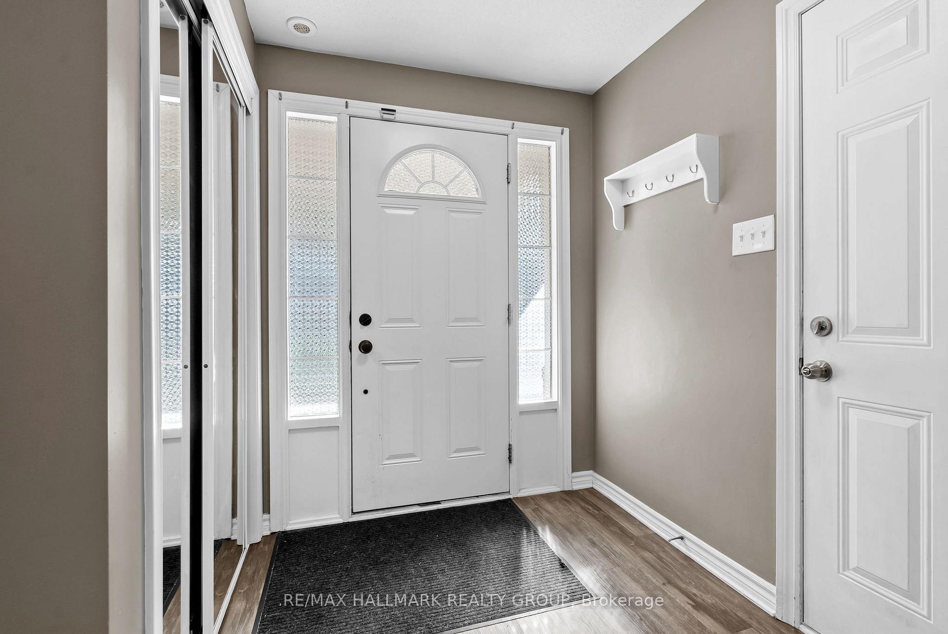 Photo 3 of 1554 Haydon Circle, Ottawa, Barrhaven - Heritage Park — HOMEH