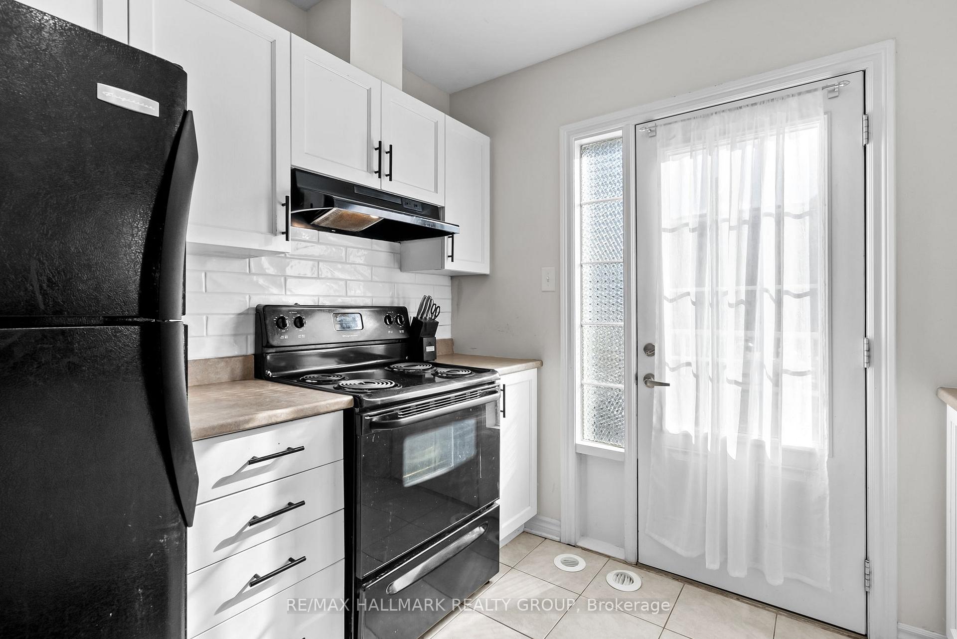 Photo 10 of 1554 Haydon Circle, Ottawa, Barrhaven - Heritage Park — HOMEH
