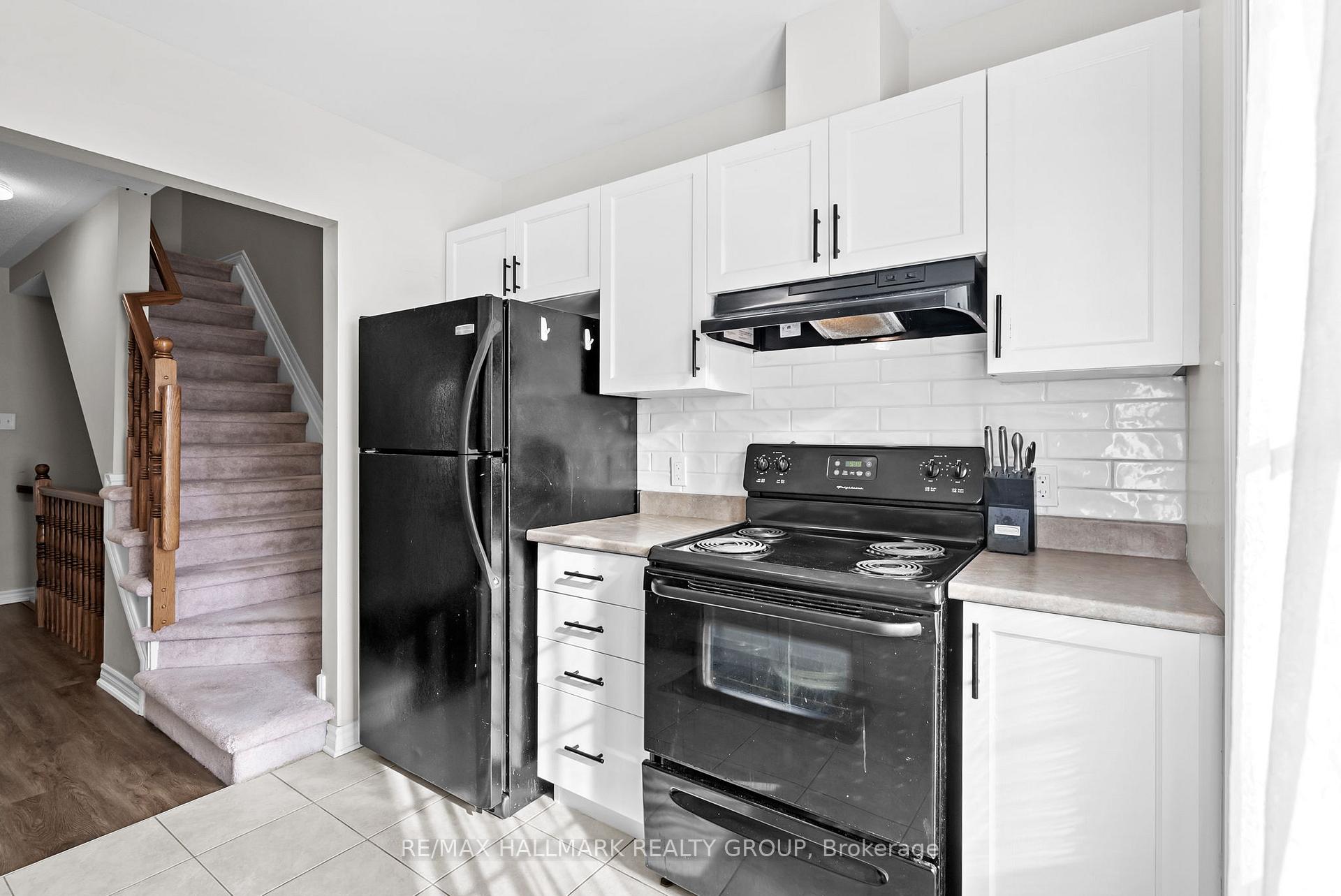 Photo 11 of 1554 Haydon Circle, Ottawa, Barrhaven - Heritage Park — HOMEH