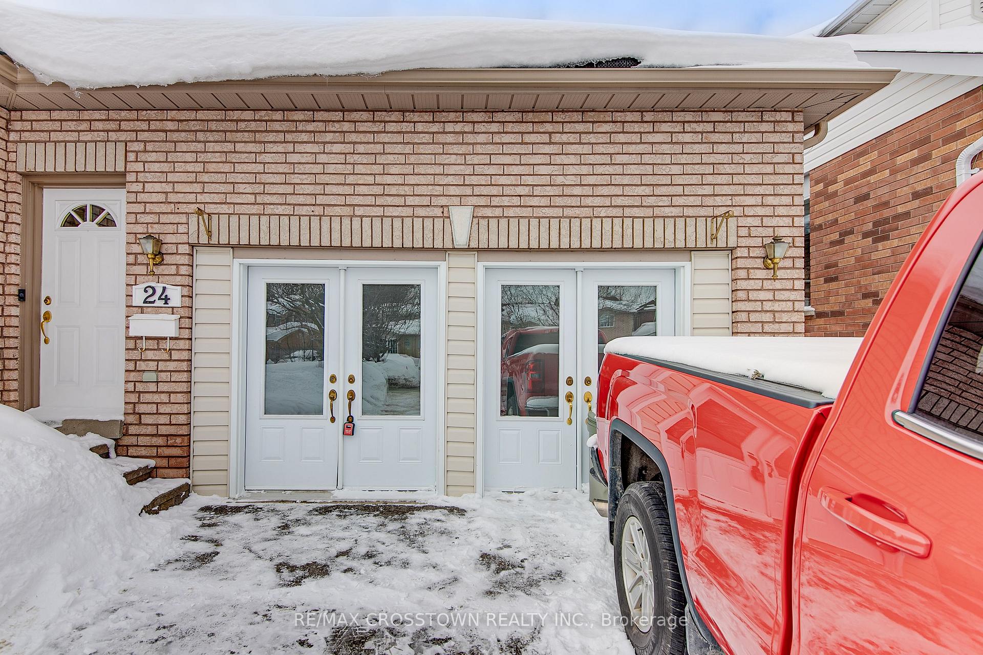 Photo 3 of 24 Twiss Drive, Barrie, Holly — HOMEH