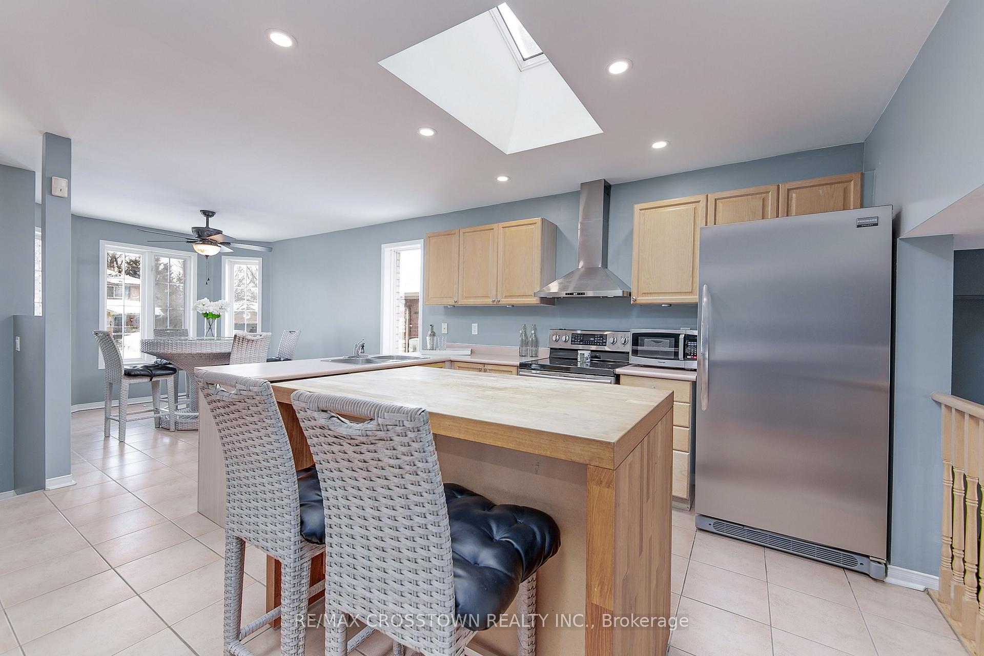 Photo 5 of 24 Twiss Drive, Barrie, Holly — HOMEH