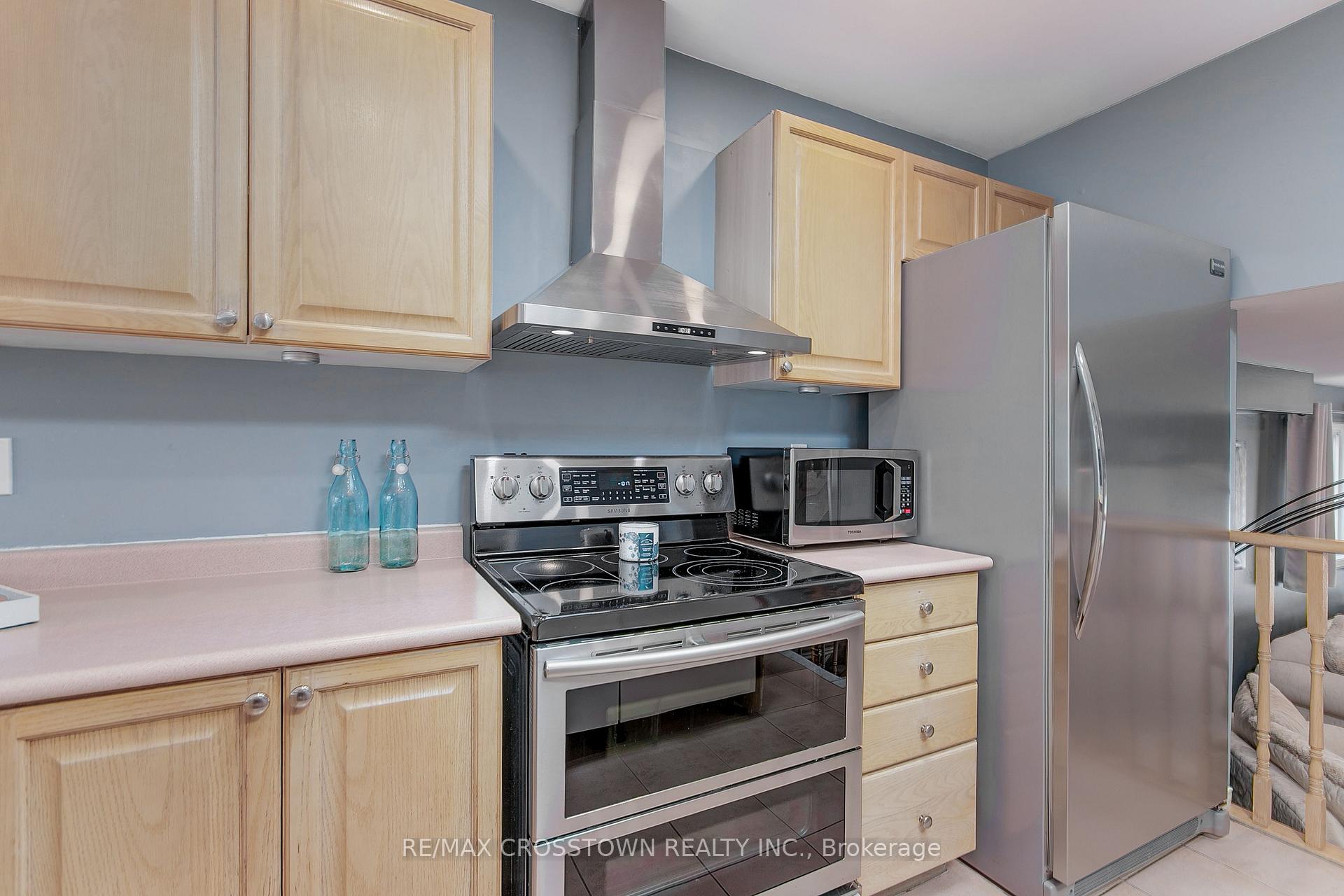 Photo 6 of 24 Twiss Drive, Barrie, Holly — HOMEH