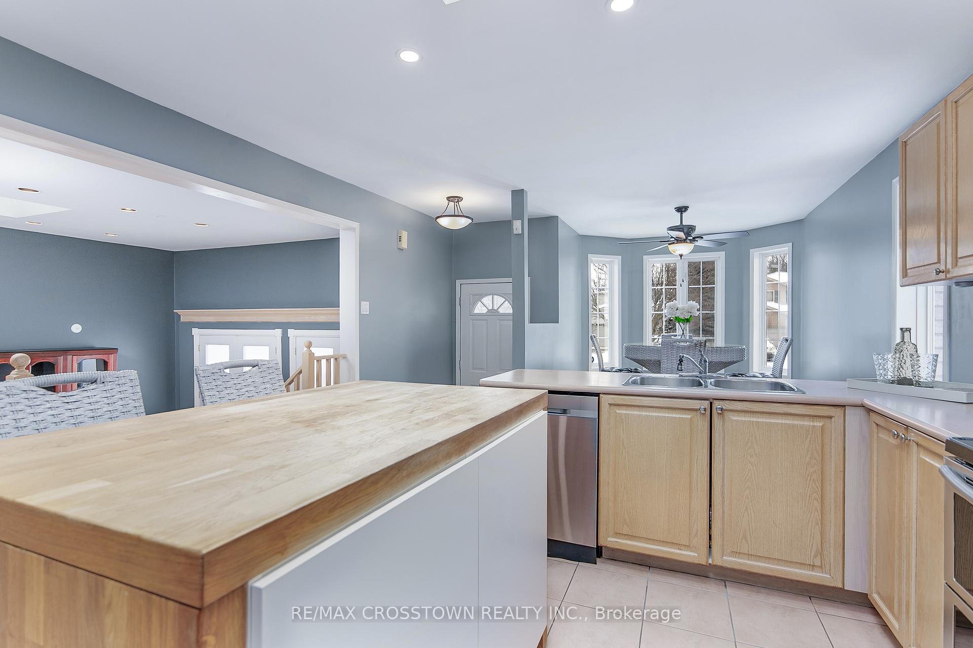 Photo 7 of 24 Twiss Drive, Barrie, Holly — HOMEH