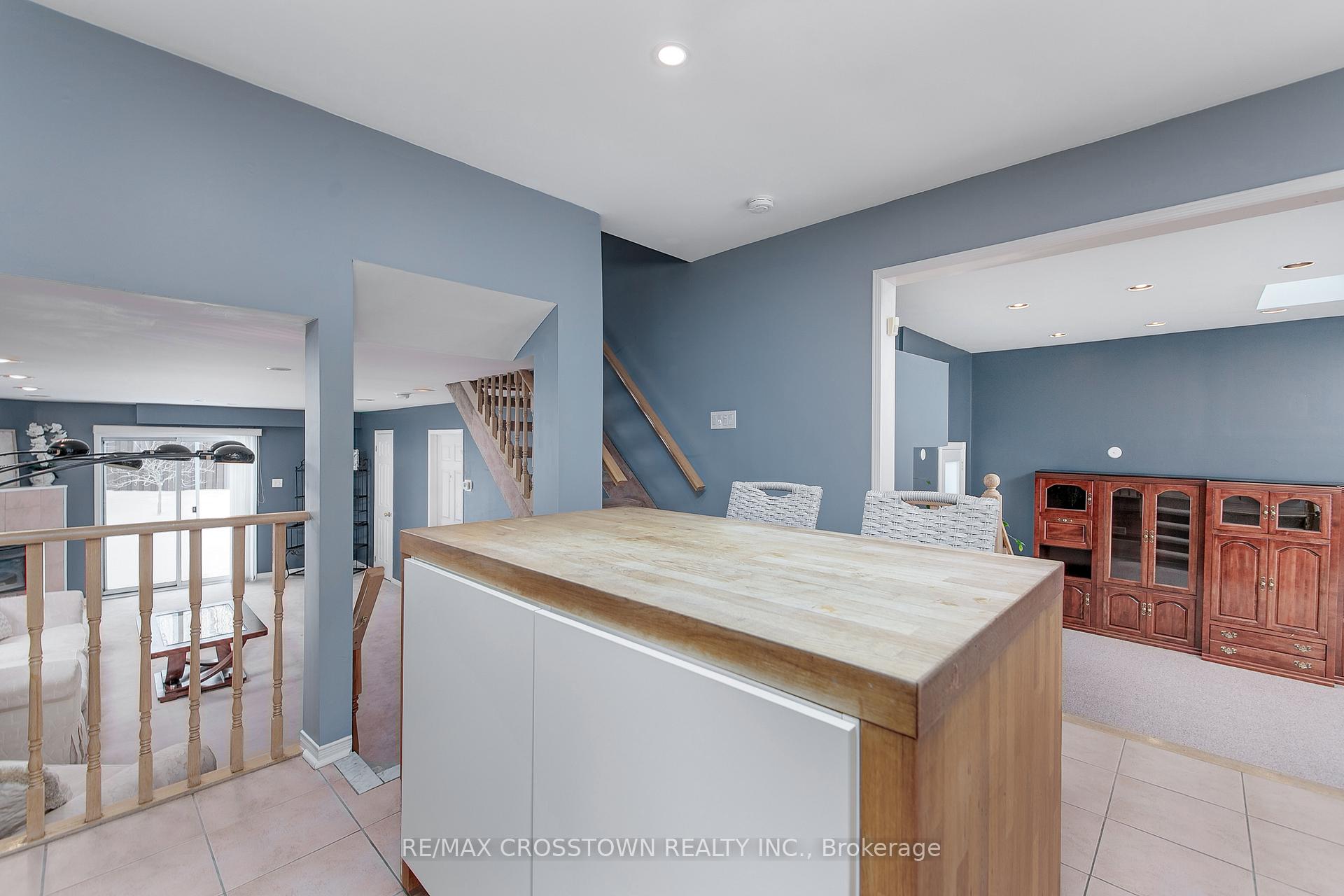 Photo 8 of 24 Twiss Drive, Barrie, Holly — HOMEH