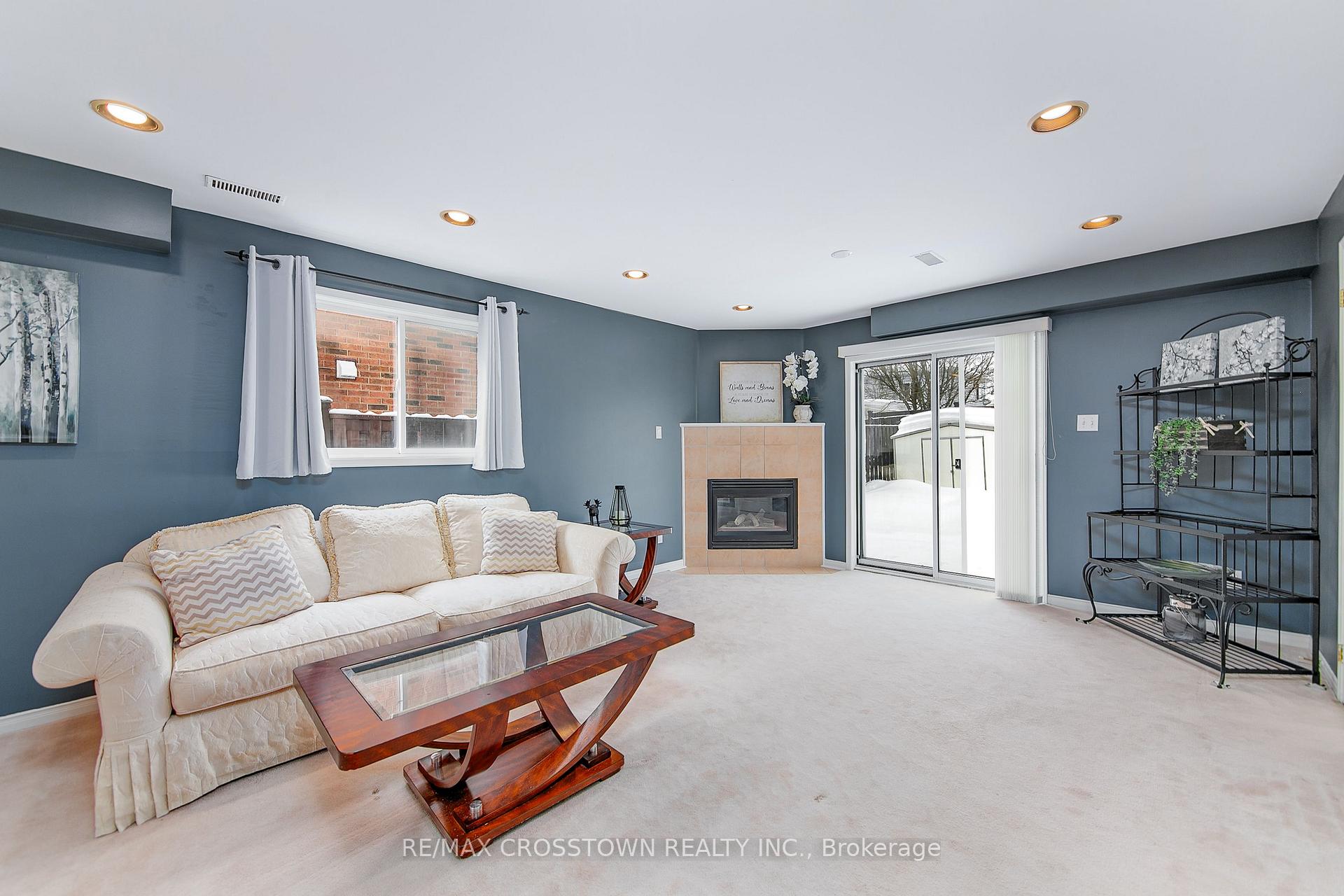 Photo 23 of 24 Twiss Drive, Barrie, Holly — HOMEH