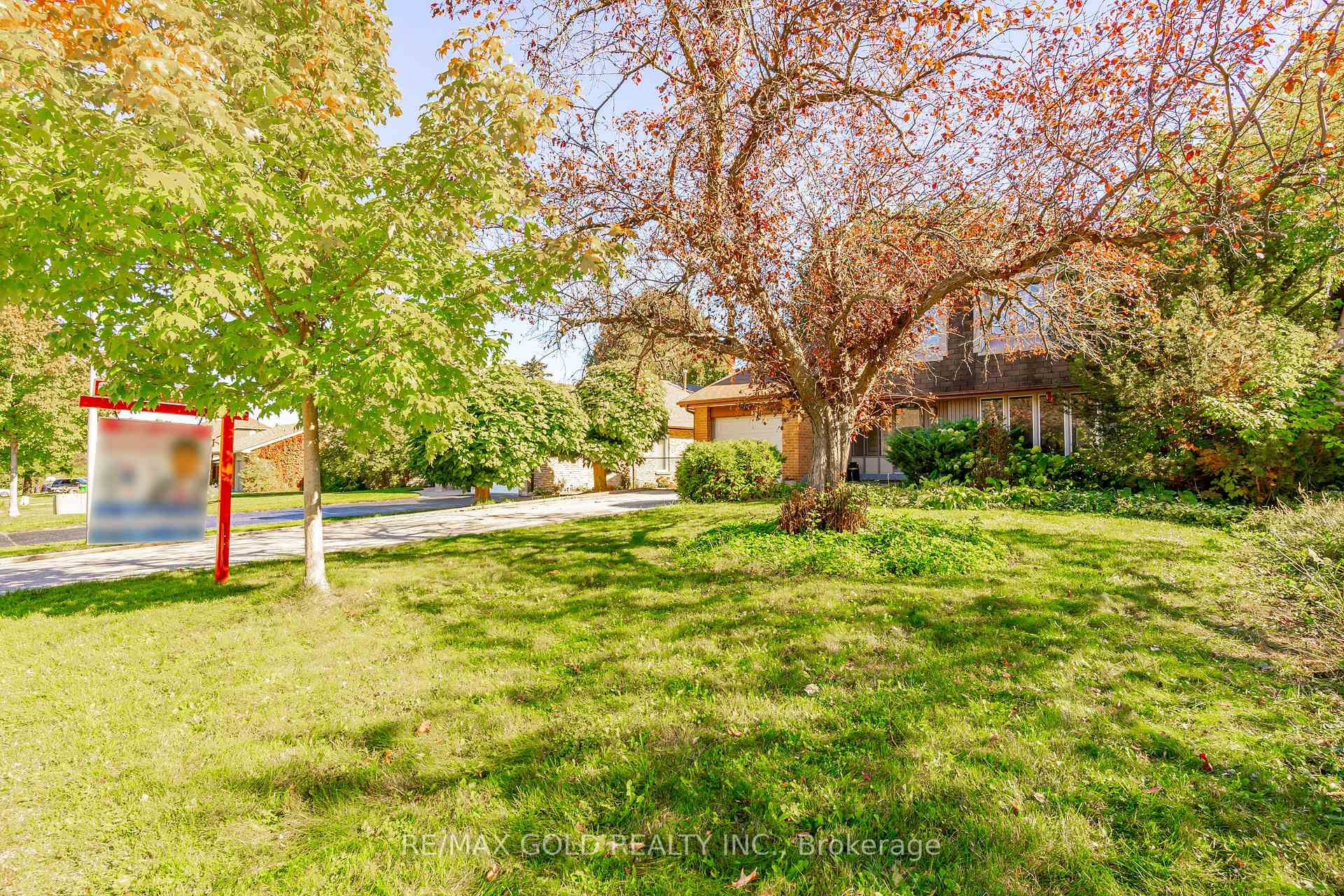 Photo 3 of 74 Lorraine Crescent, Brampton, Westgate — HOMEH