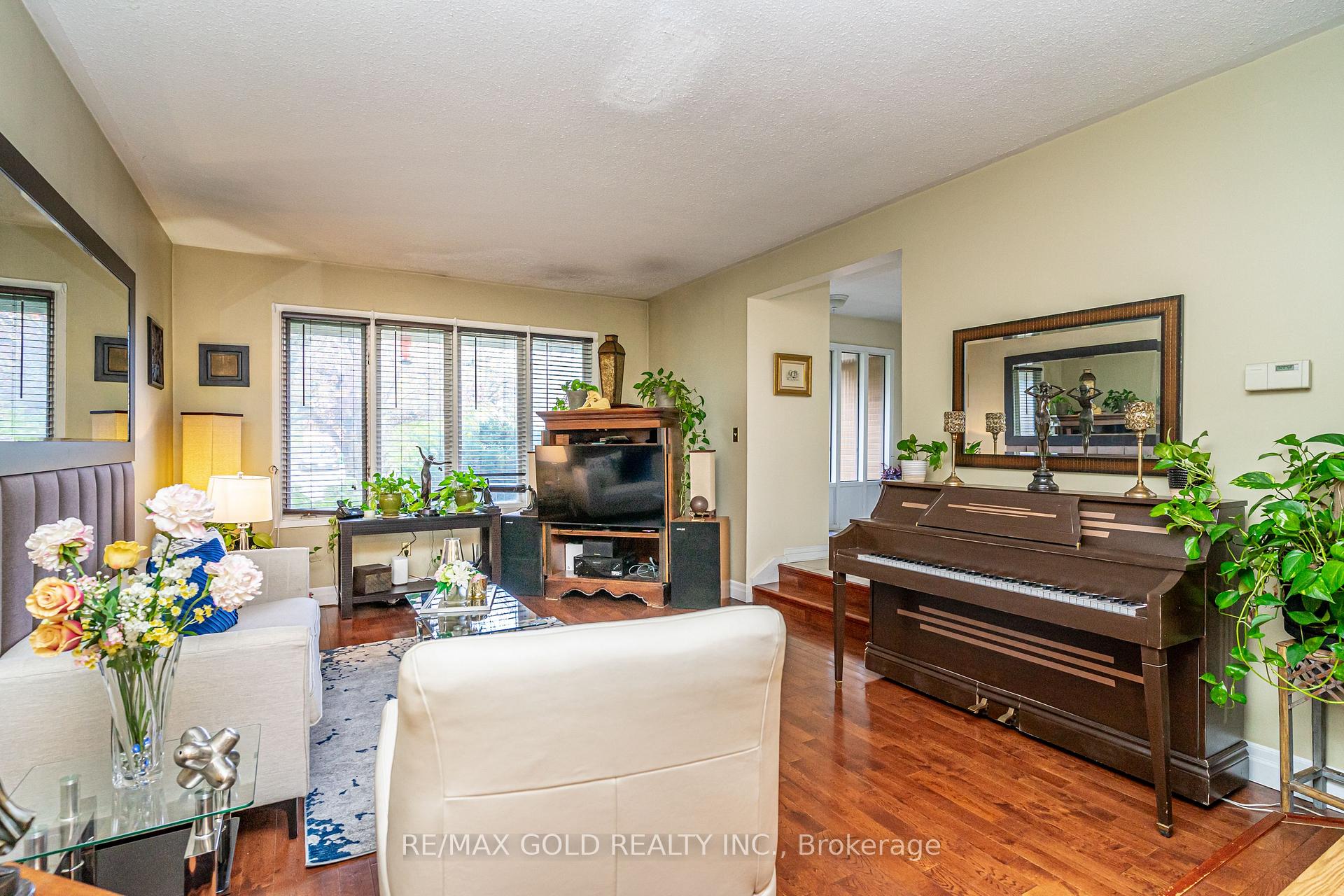 Photo 8 of 74 Lorraine Crescent, Brampton, Westgate — HOMEH