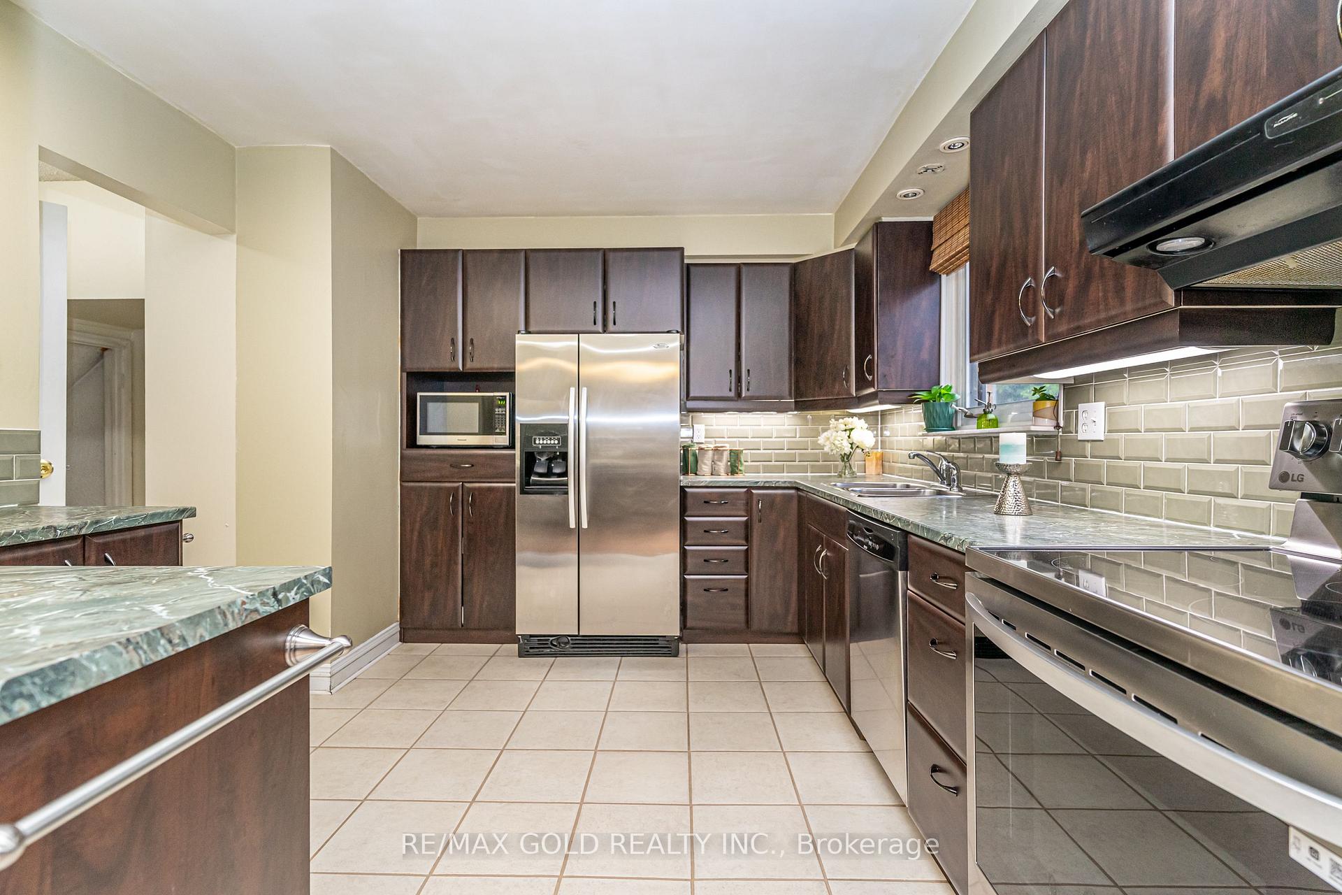 Photo 14 of 74 Lorraine Crescent, Brampton, Westgate — HOMEH