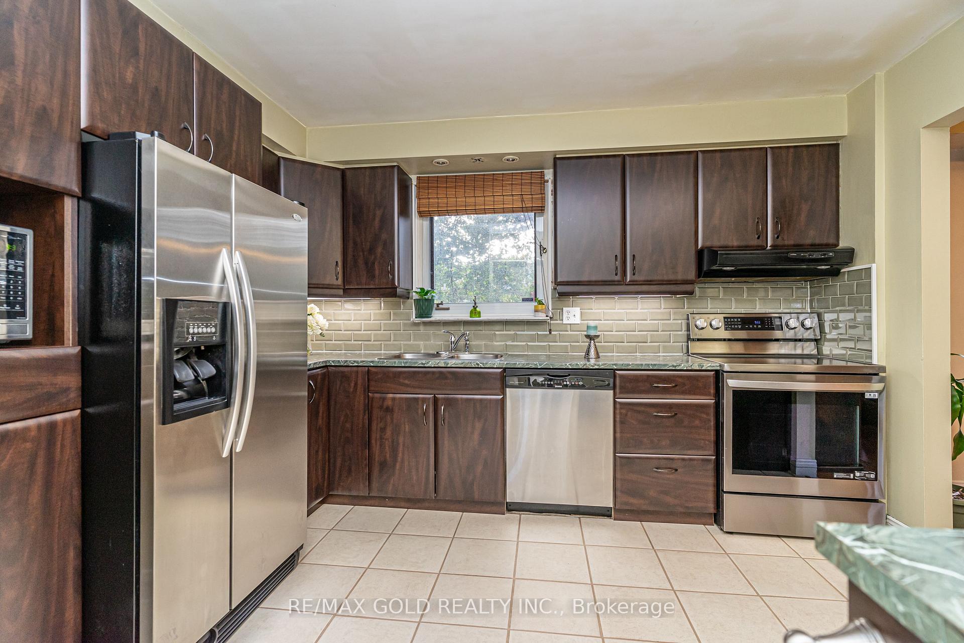 Photo 15 of 74 Lorraine Crescent, Brampton, Westgate — HOMEH