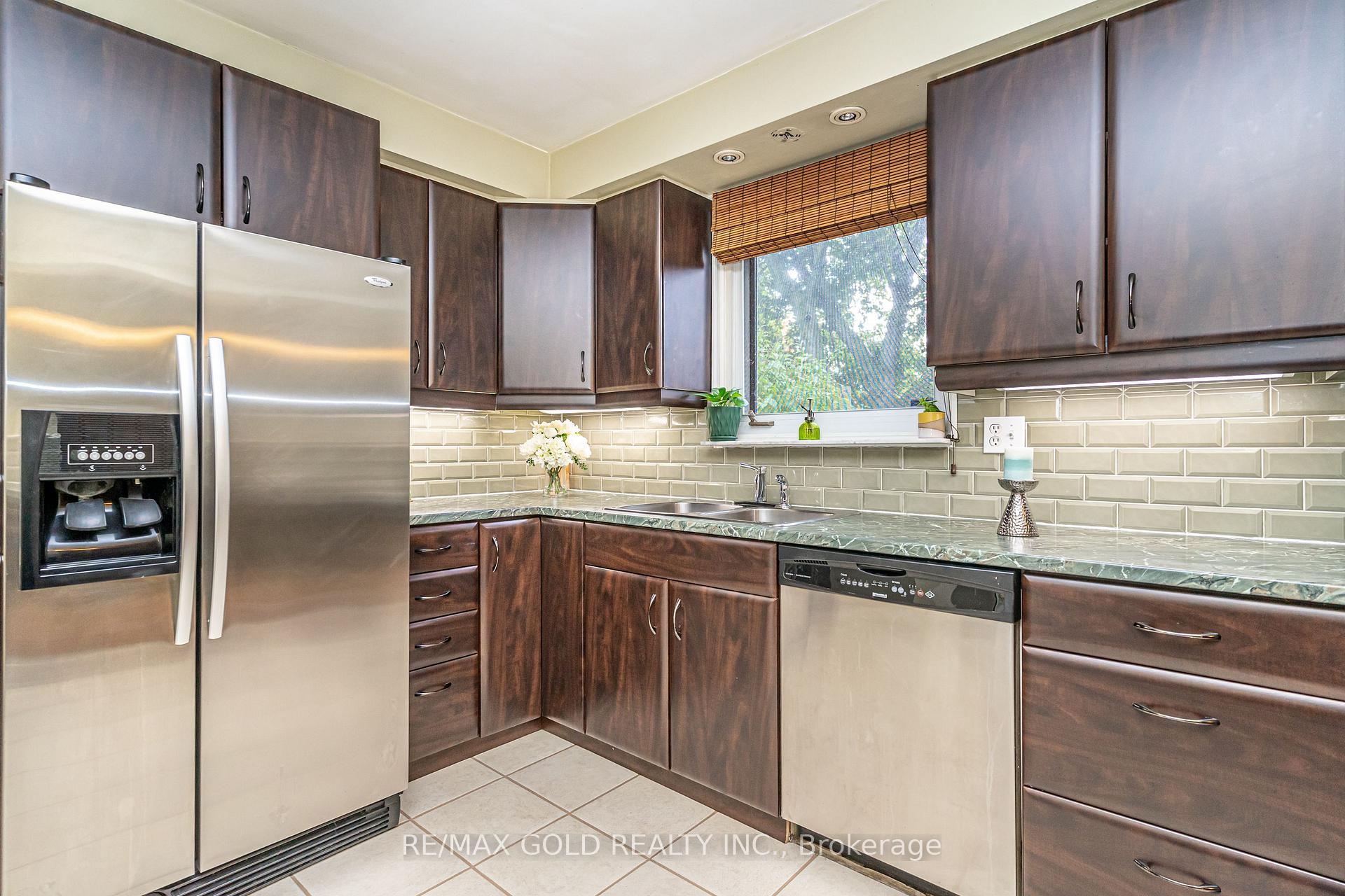 Photo 16 of 74 Lorraine Crescent, Brampton, Westgate — HOMEH