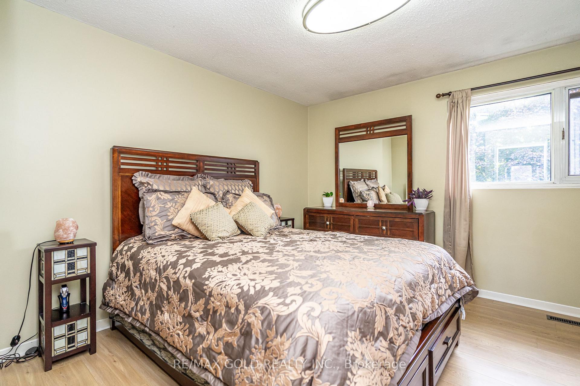Photo 21 of 74 Lorraine Crescent, Brampton, Westgate — HOMEH