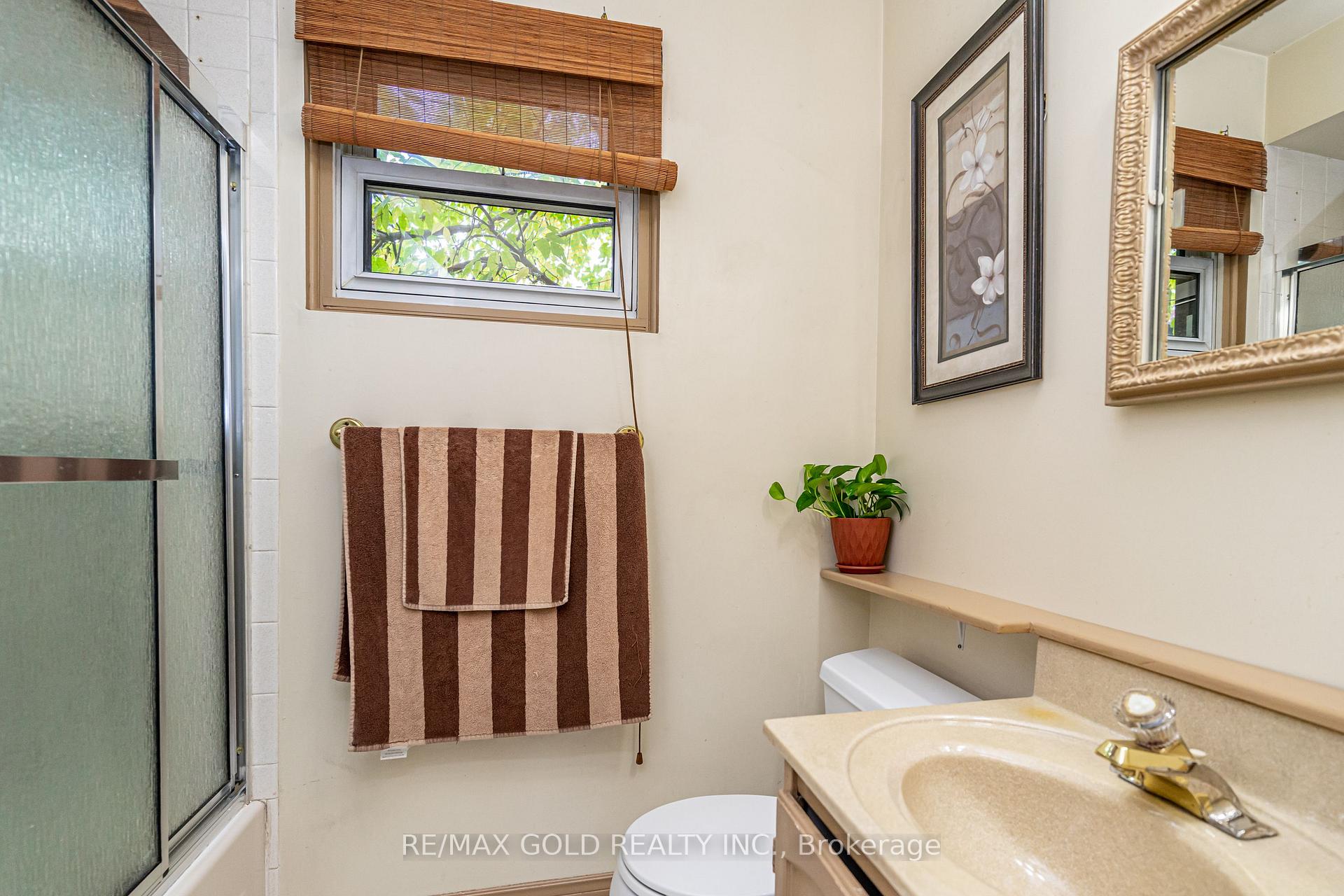 Photo 24 of 74 Lorraine Crescent, Brampton, Westgate — HOMEH