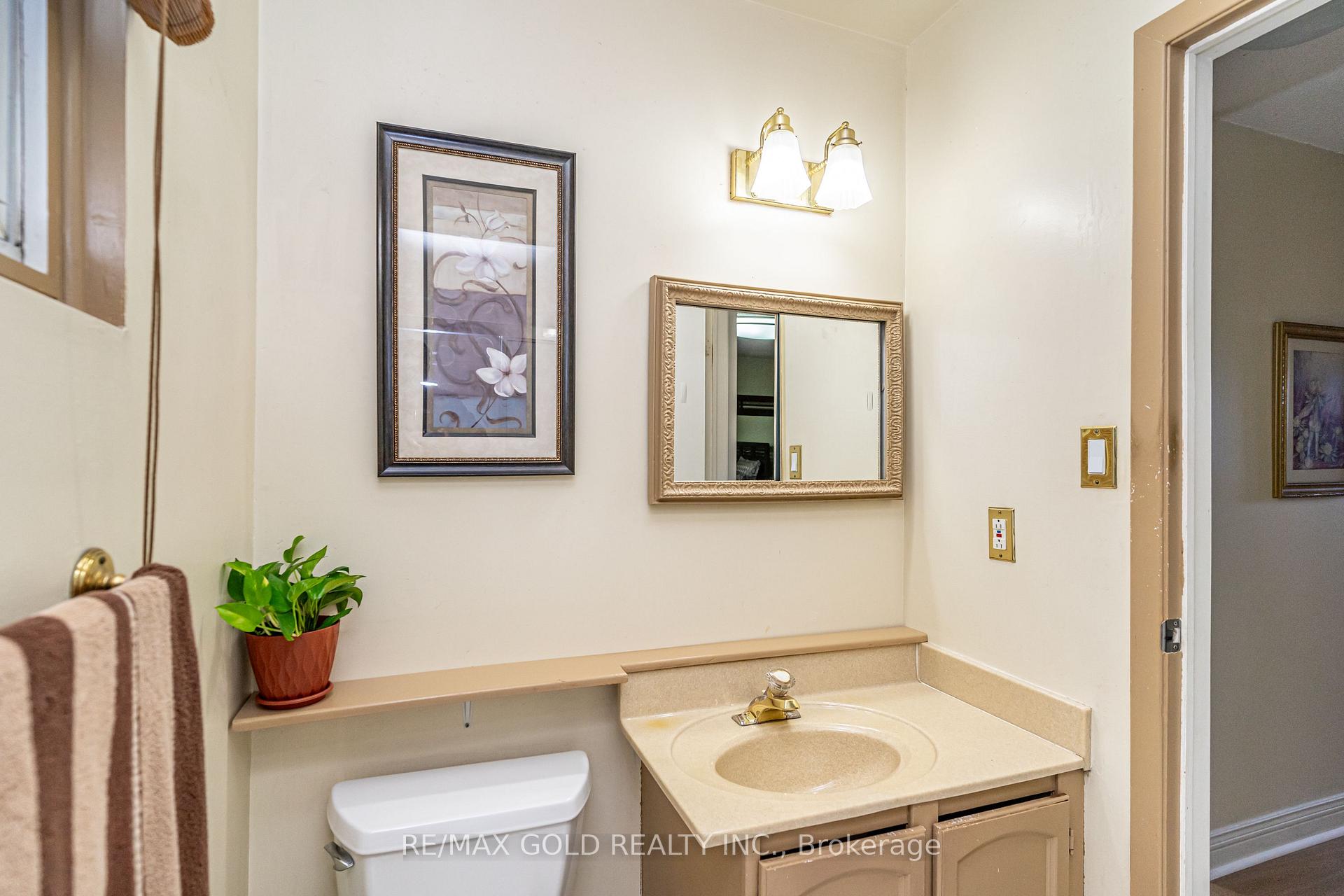 Photo 25 of 74 Lorraine Crescent, Brampton, Westgate — HOMEH