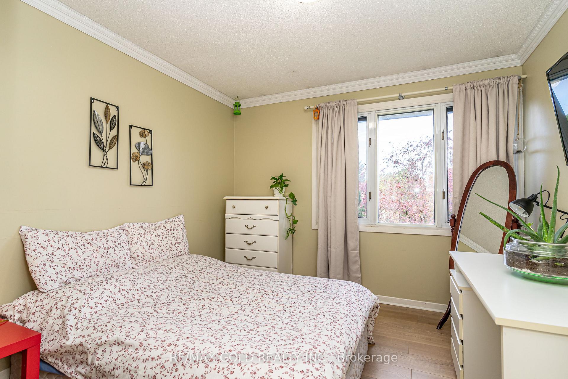 Photo 26 of 74 Lorraine Crescent, Brampton, Westgate — HOMEH