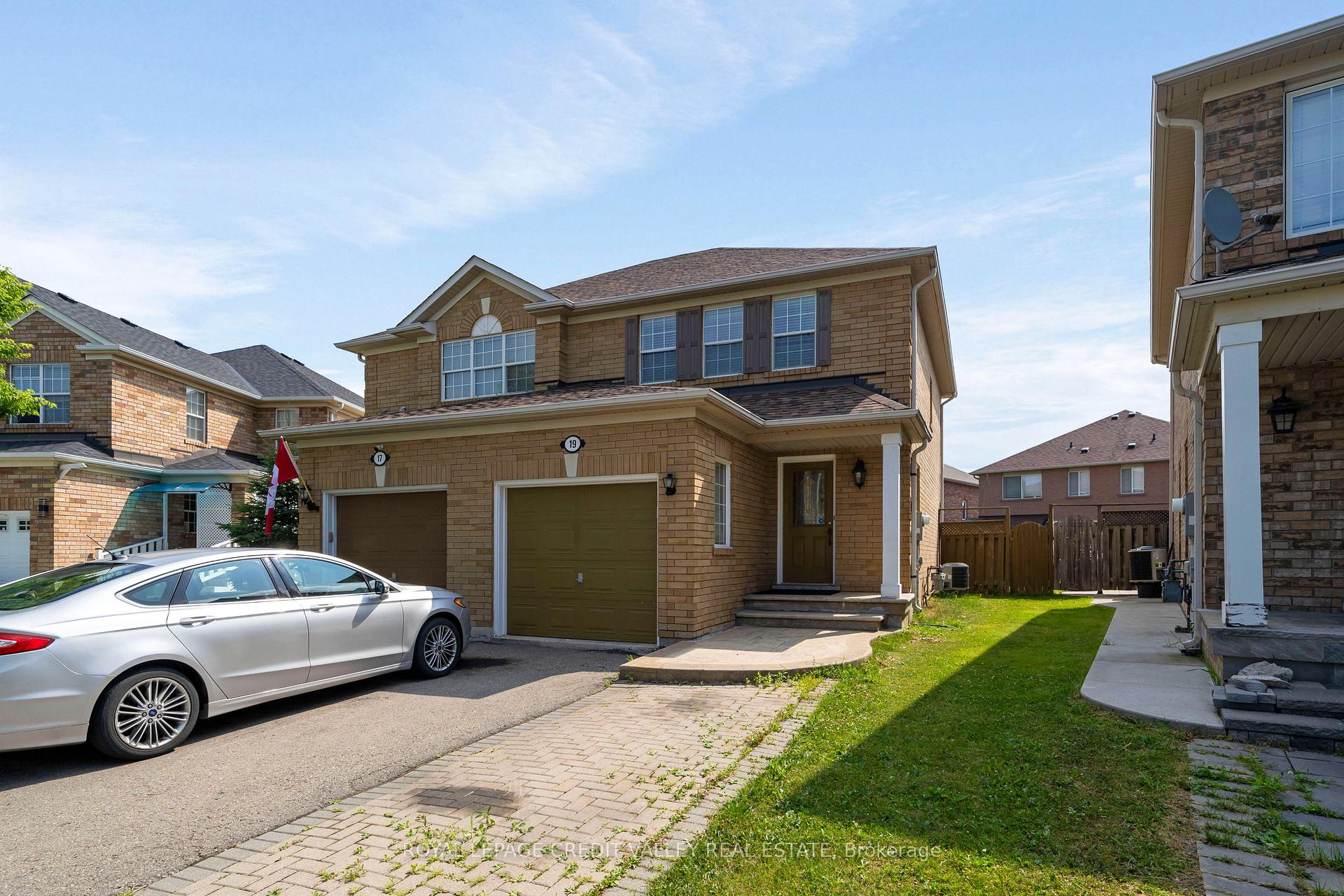 Photo 22 of 19 Dunlop Court, Brampton, Fletcher's Meadow — HOMEH