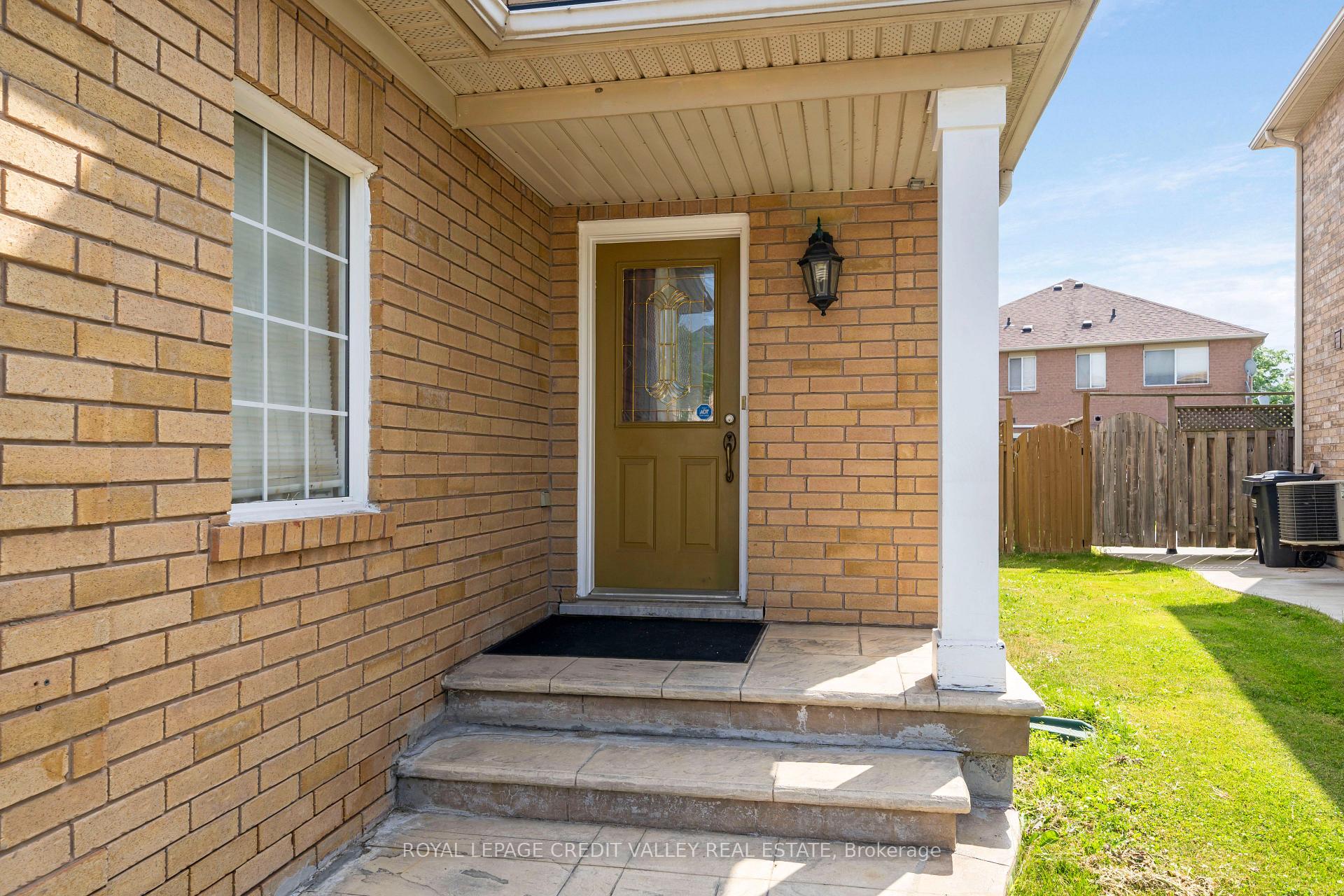 Photo 19 of 19 Dunlop Court, Brampton, Fletcher's Meadow — HOMEH
