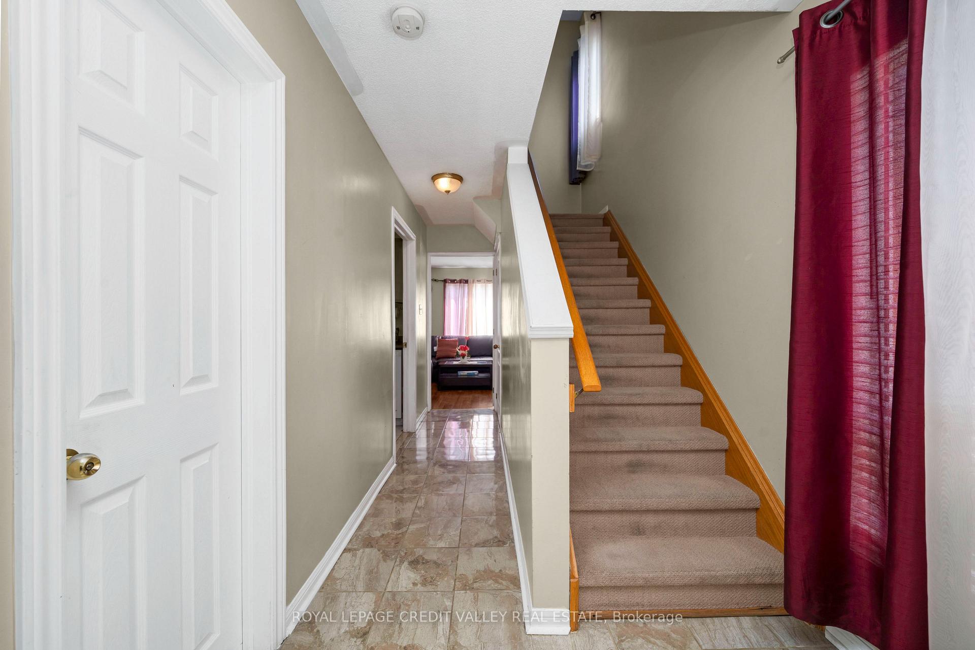 Photo 17 of 19 Dunlop Court, Brampton, Fletcher's Meadow — HOMEH