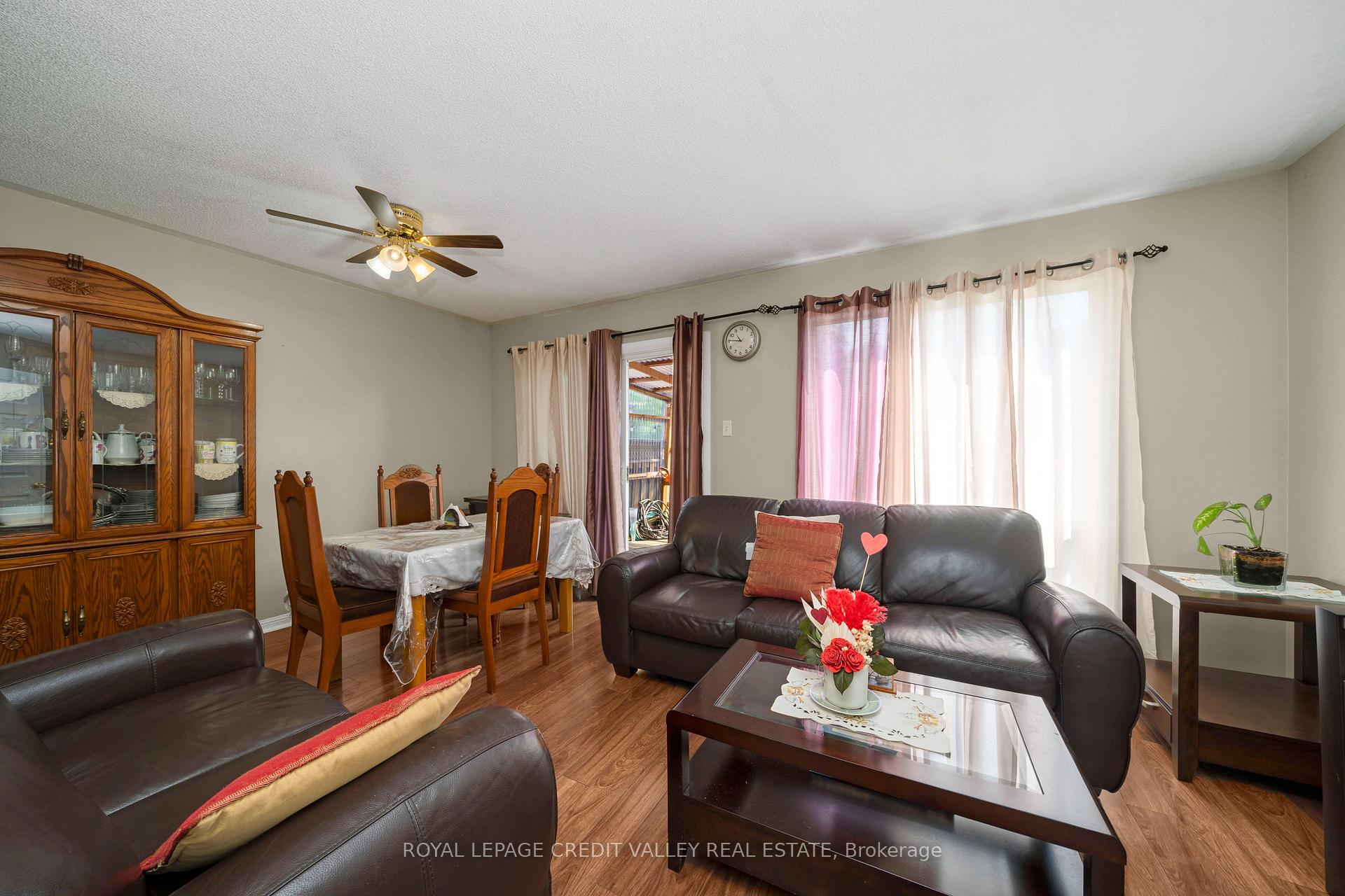 Photo 10 of 19 Dunlop Court, Brampton, Fletcher's Meadow — HOMEH