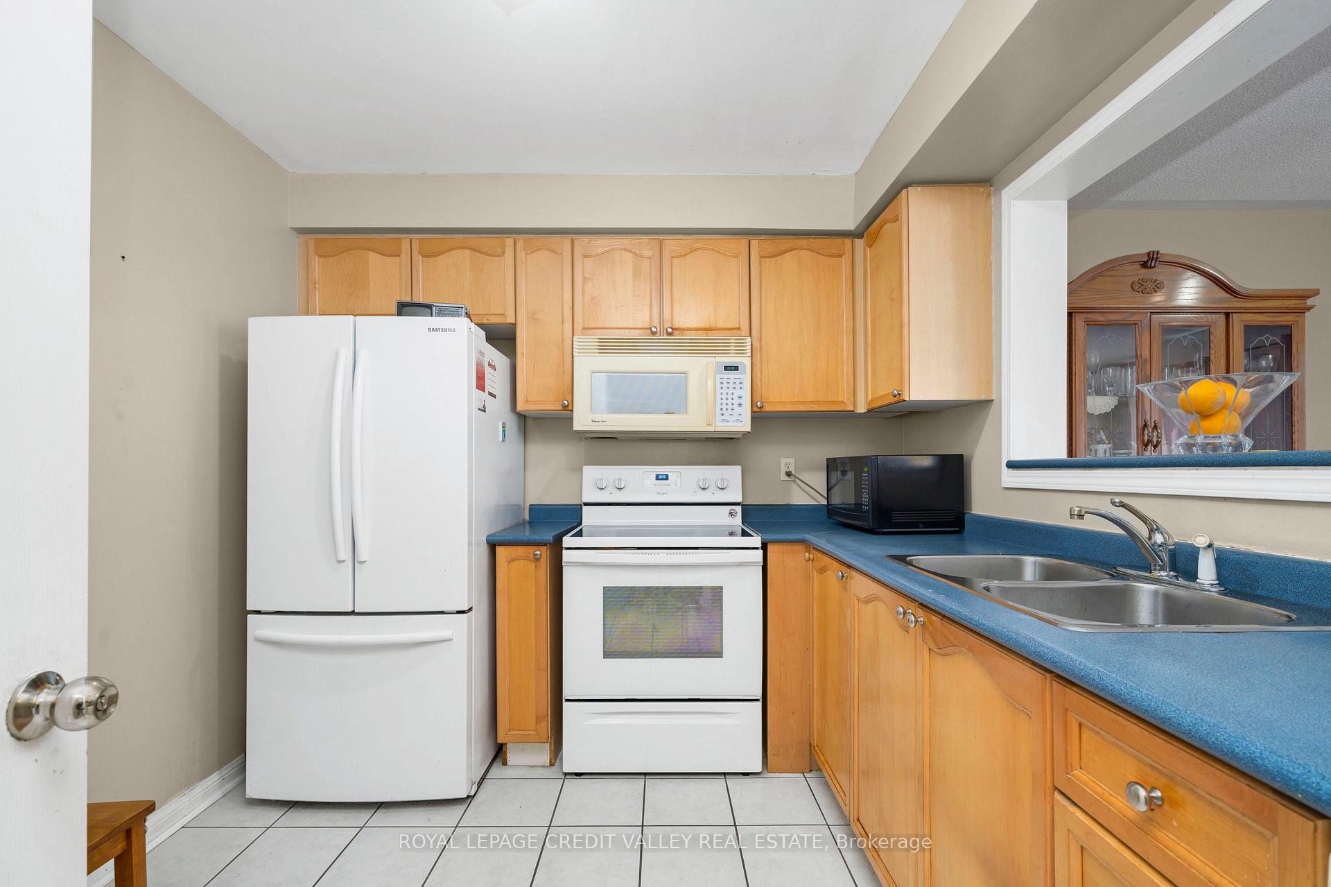 Photo 23 of 19 Dunlop Court, Brampton, Fletcher's Meadow — HOMEH