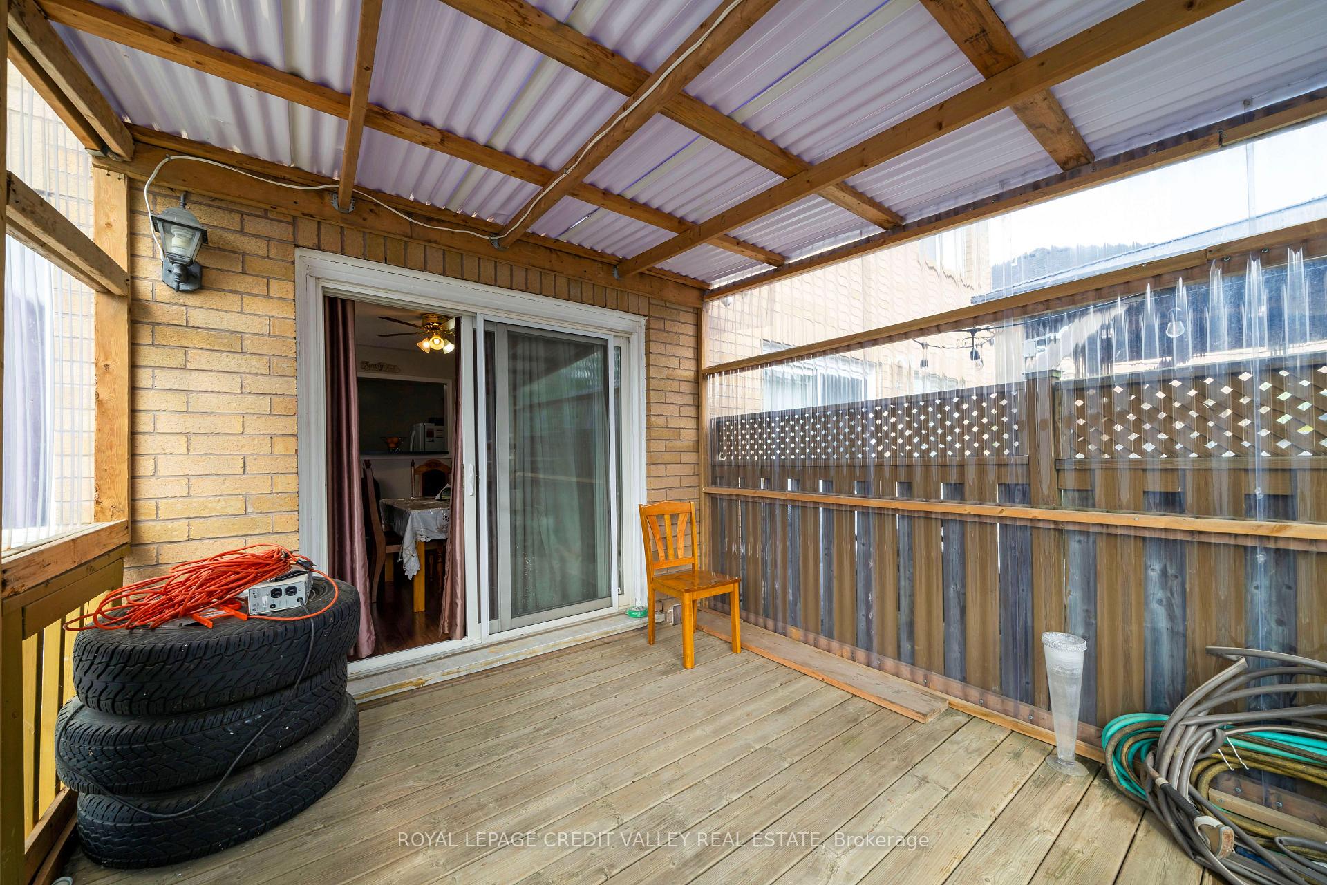 Photo 12 of 19 Dunlop Court, Brampton, Fletcher's Meadow — HOMEH