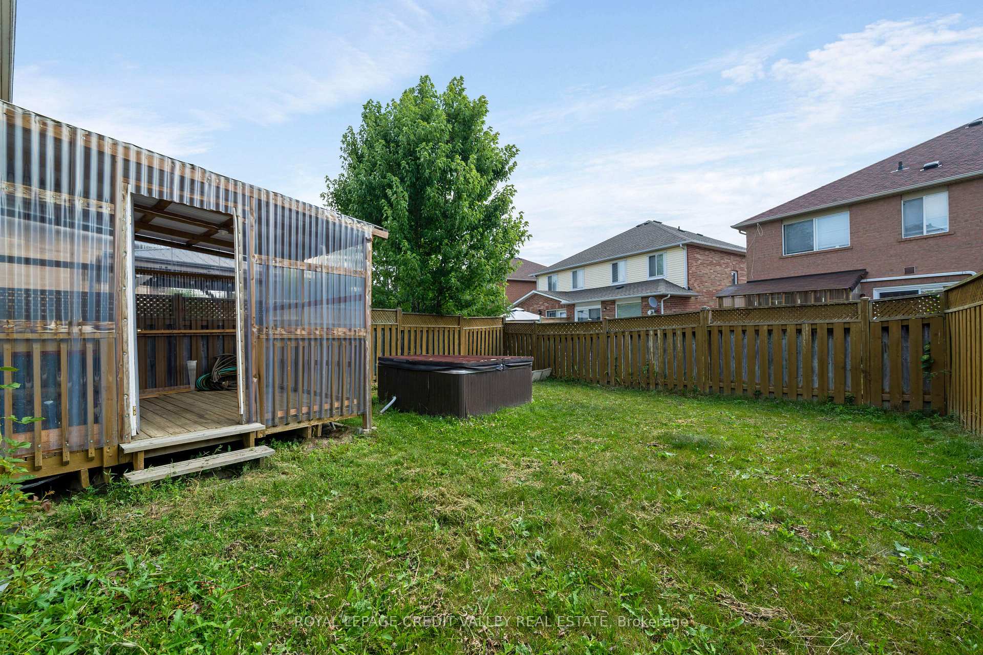Photo 16 of 19 Dunlop Court, Brampton, Fletcher's Meadow — HOMEH