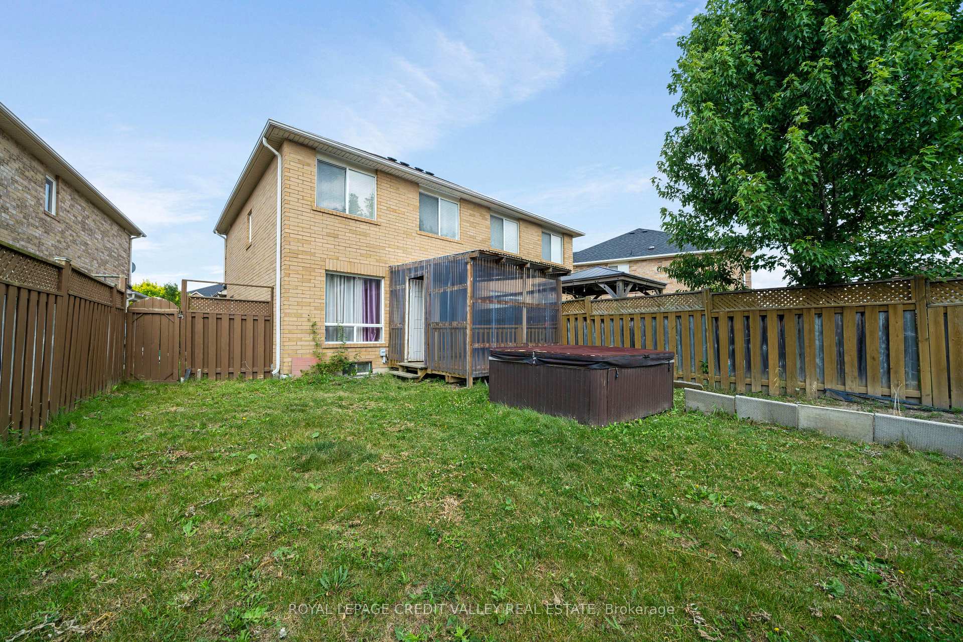 Photo 13 of 19 Dunlop Court, Brampton, Fletcher's Meadow — HOMEH