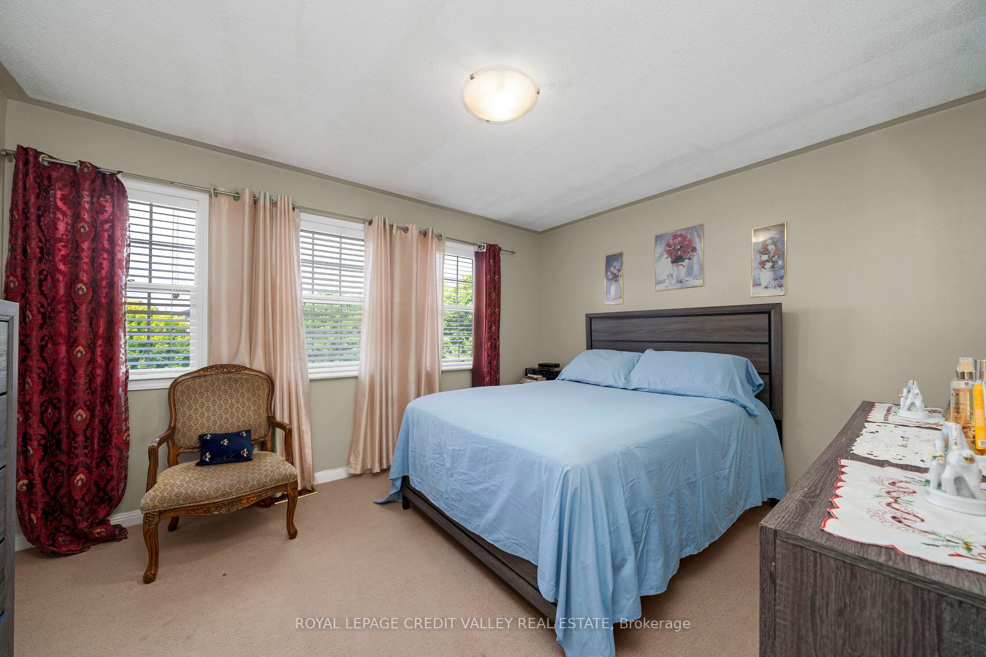 Photo 6 of 19 Dunlop Court, Brampton, Fletcher's Meadow — HOMEH