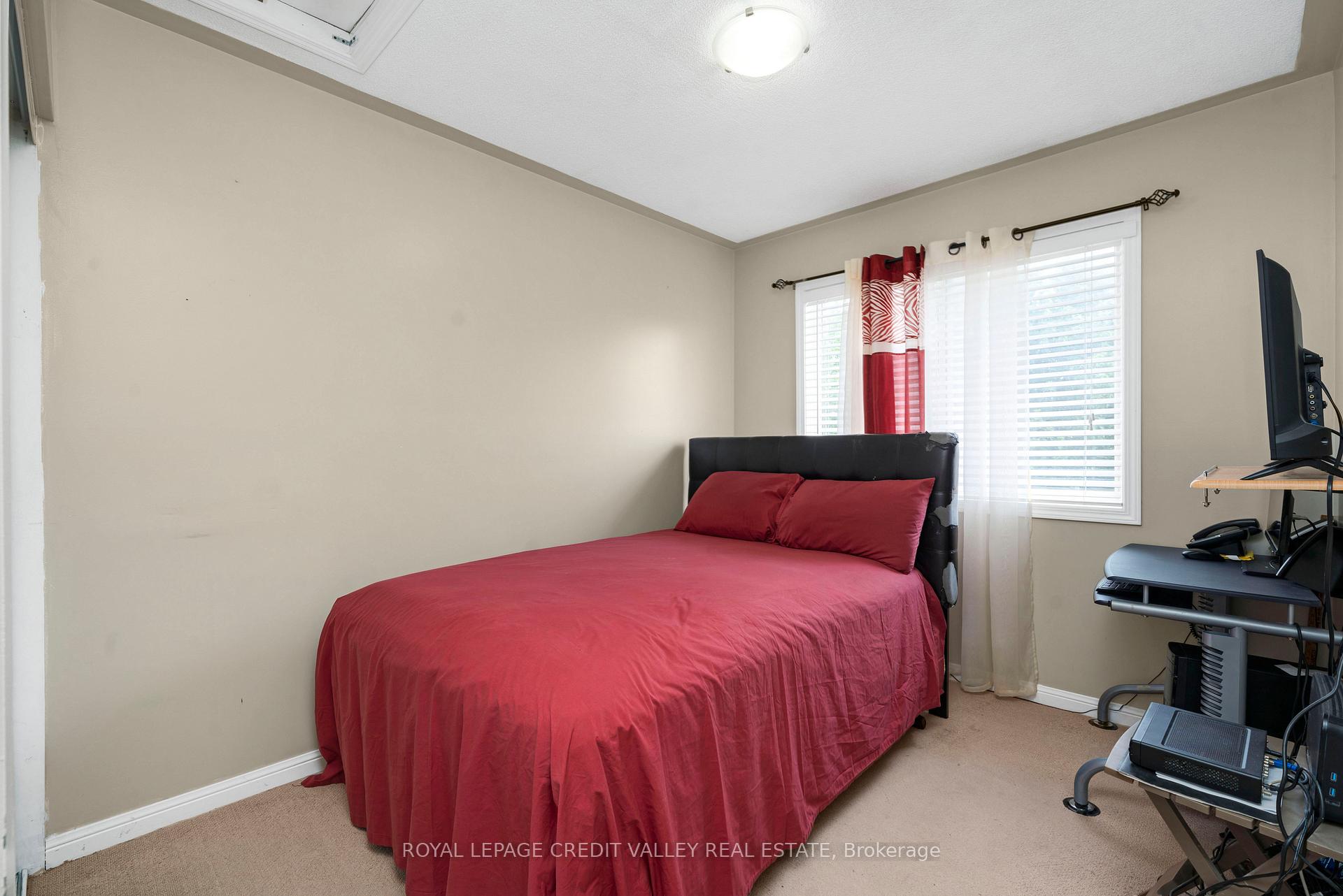 Photo 8 of 19 Dunlop Court, Brampton, Fletcher's Meadow — HOMEH