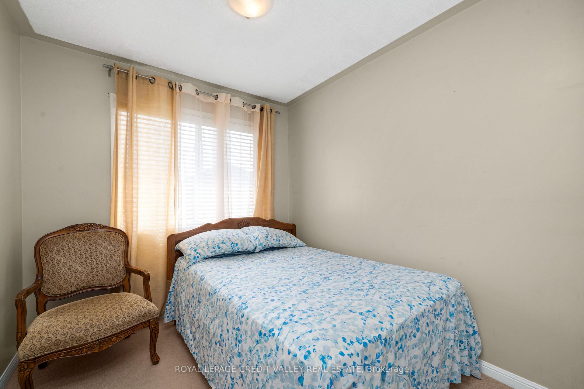 Photo 7 of 19 Dunlop Court, Brampton, Fletcher's Meadow — HOMEH