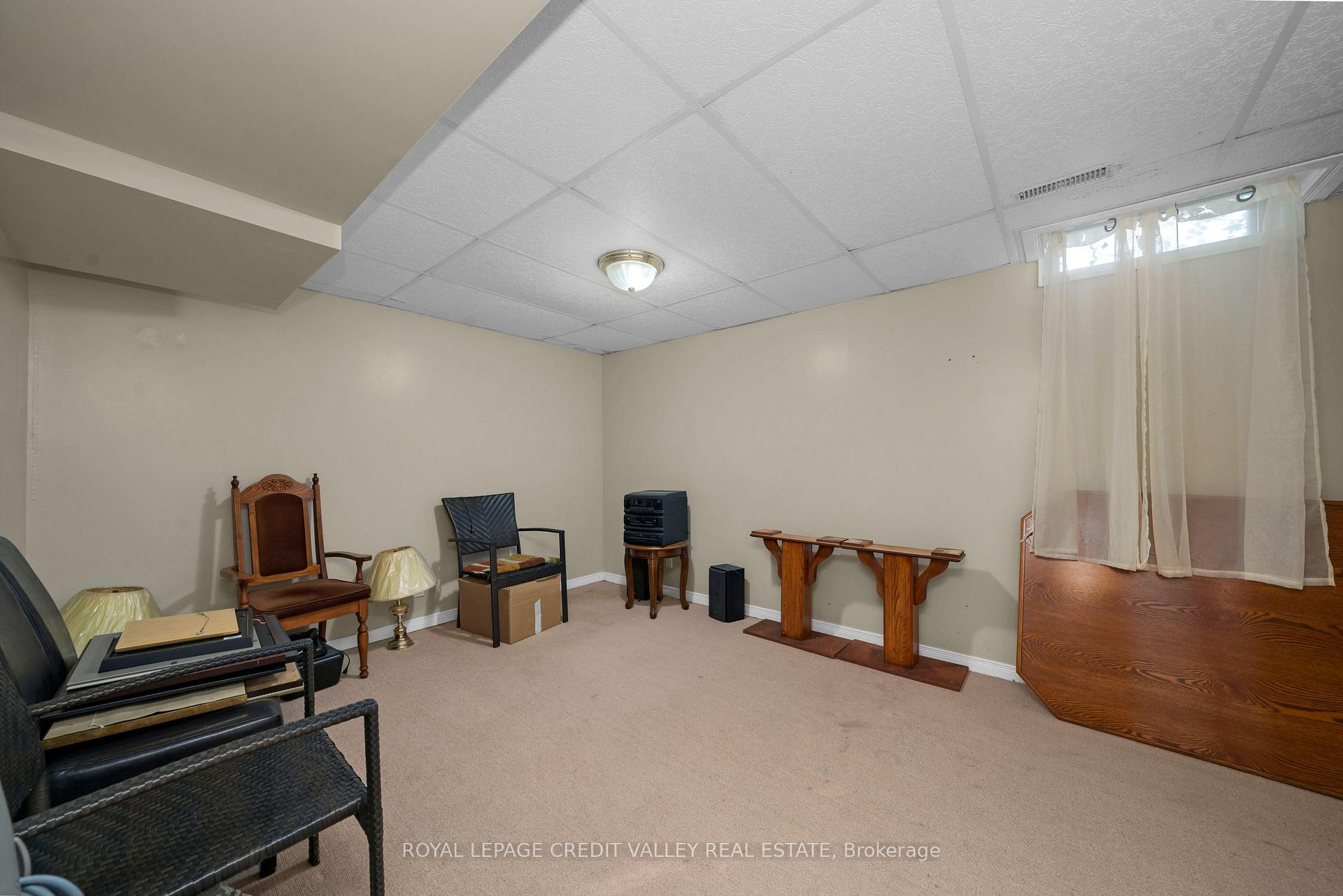 Photo 11 of 19 Dunlop Court, Brampton, Fletcher's Meadow — HOMEH