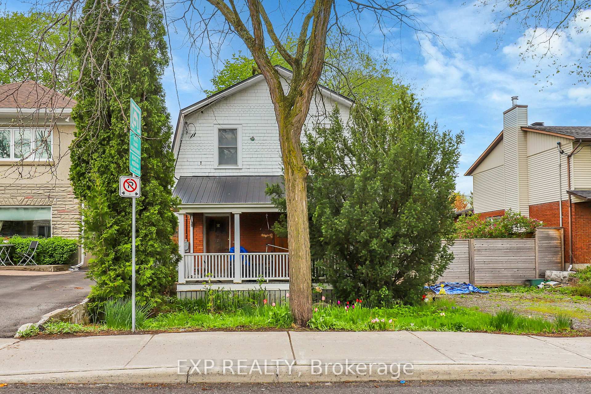 Front of 272 Churchill Avenue N