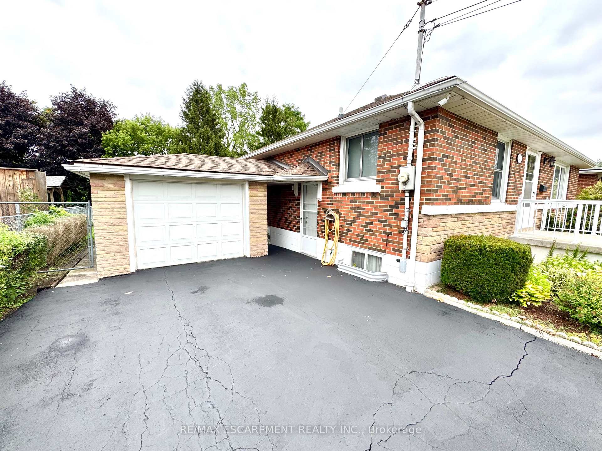 Photo 2 of 343 Hixon Road, Hamilton, Red Hill — HOMEH