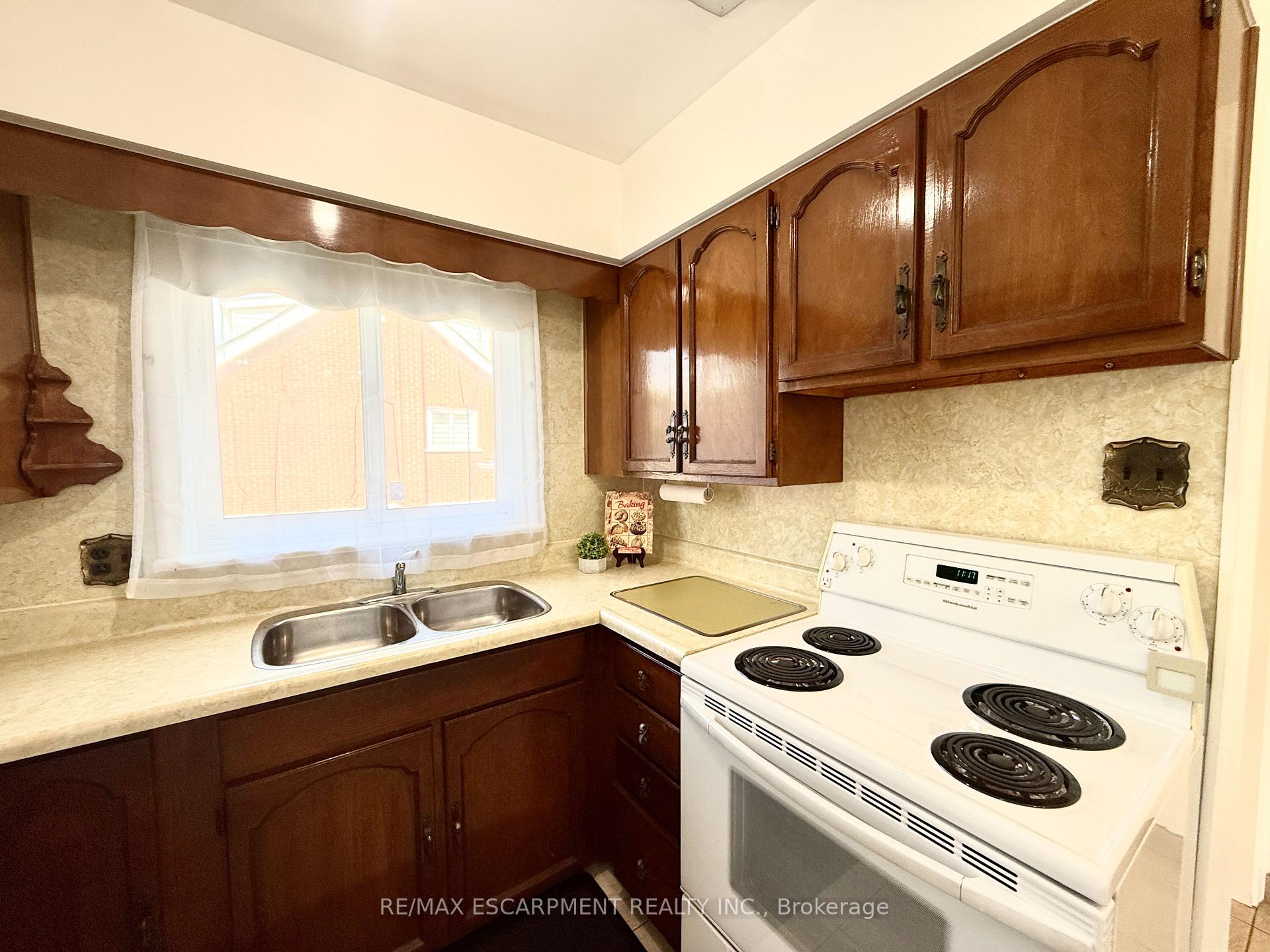 Photo 8 of 343 Hixon Road, Hamilton, Red Hill — HOMEH