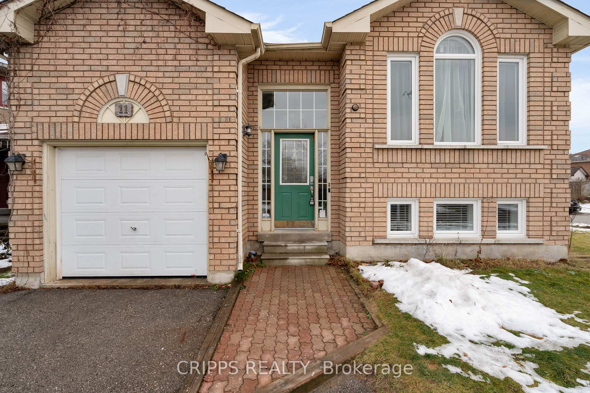 Photo 5 of 11 Gore Drive, Barrie, Ardagh — HOMEH