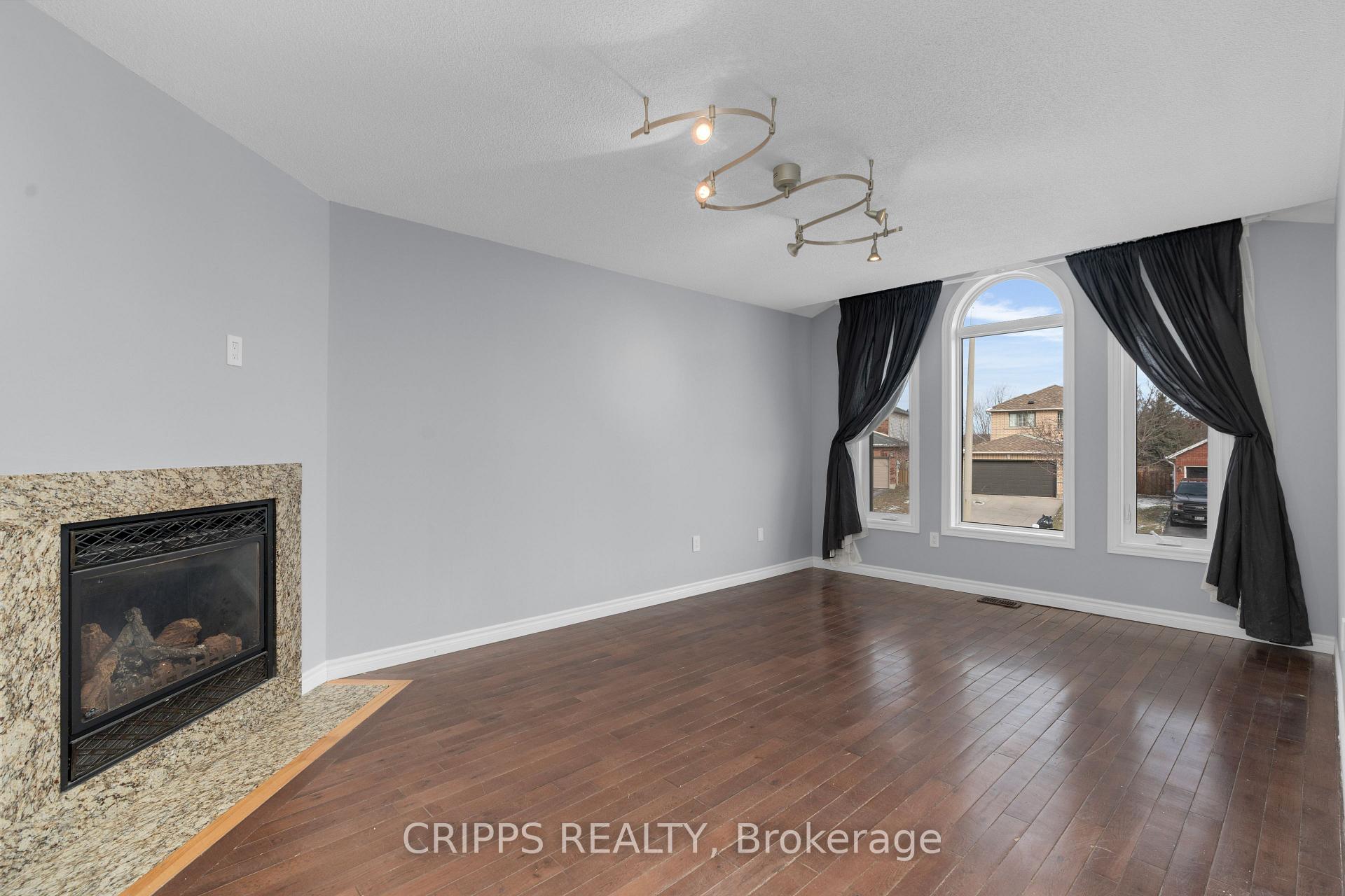 Photo 7 of 11 Gore Drive, Barrie, Ardagh — HOMEH