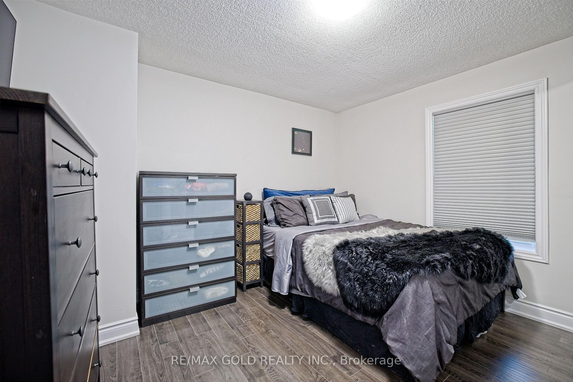 Photo 9 of 28 Royce Avenue, Brampton, Northwest Brampton — HOMEH