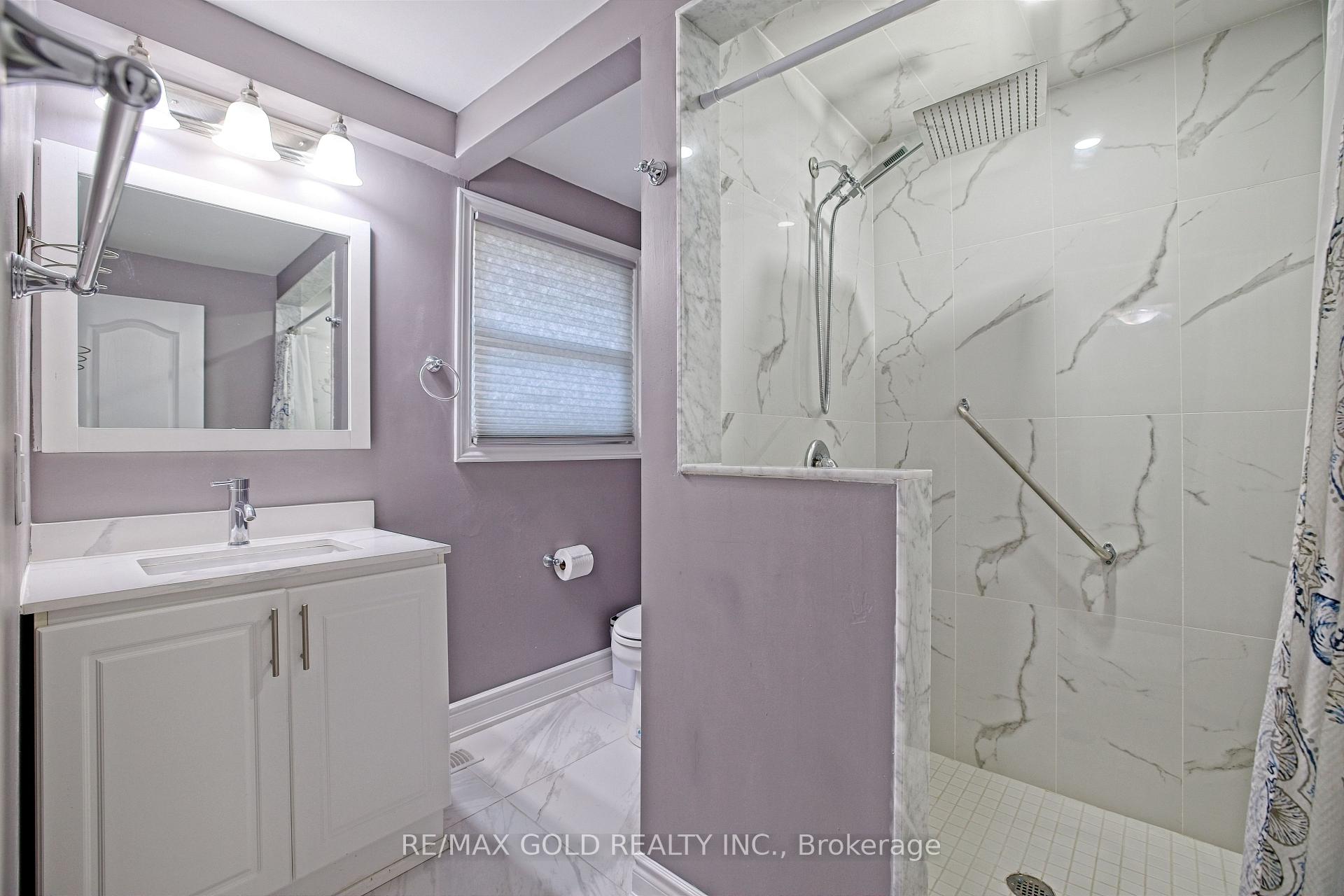 Photo 11 of 28 Royce Avenue, Brampton, Northwest Brampton — HOMEH