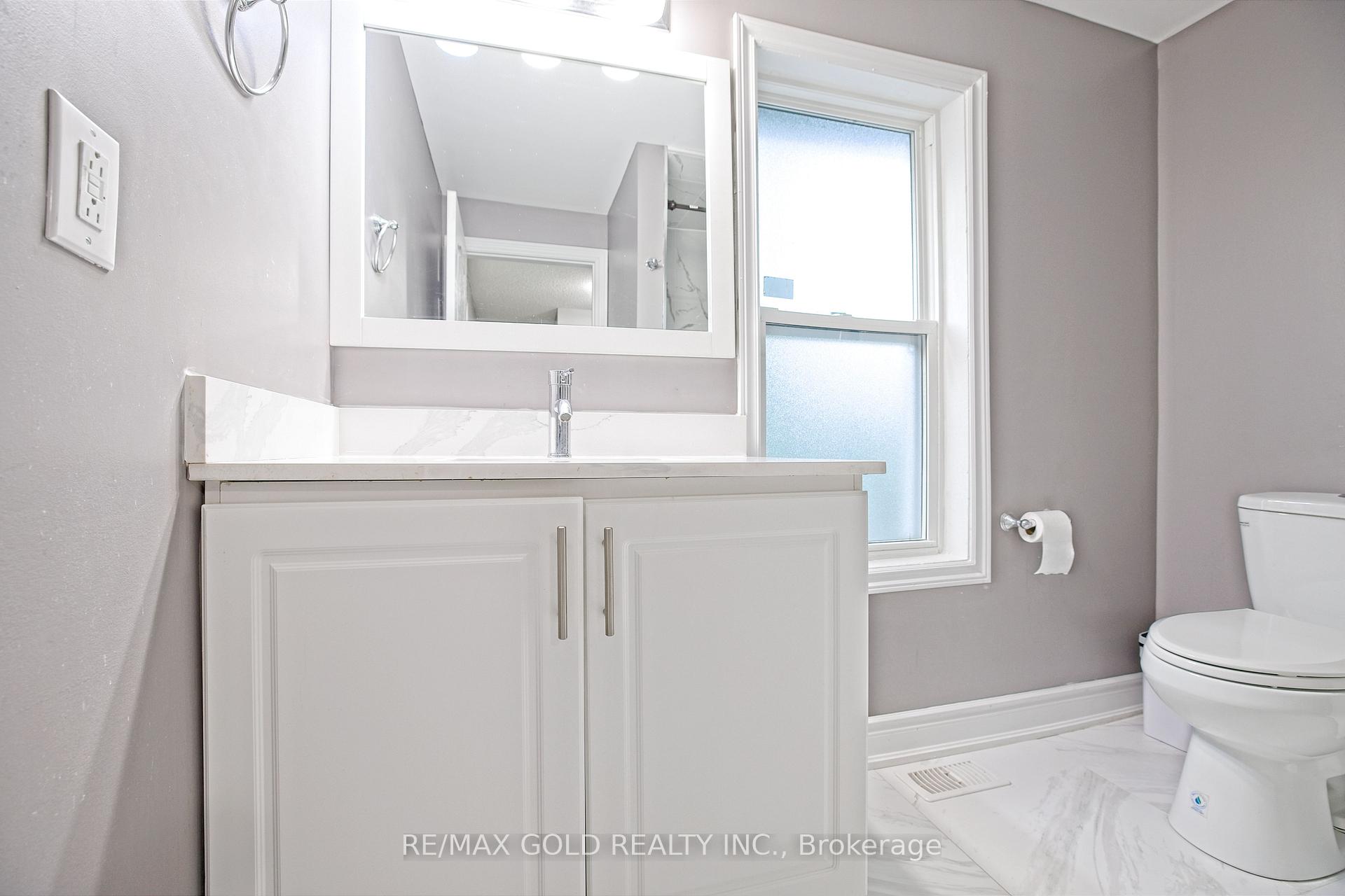 Photo 12 of 28 Royce Avenue, Brampton, Northwest Brampton — HOMEH