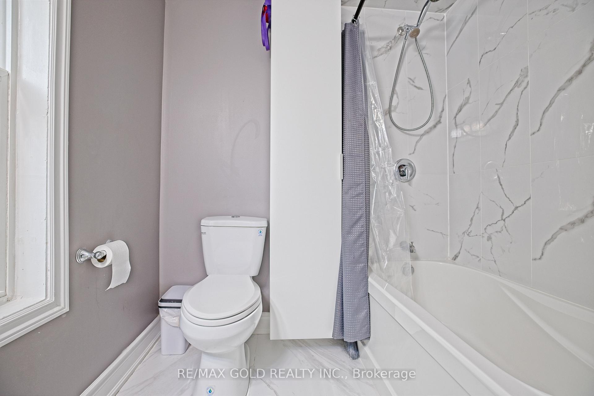 Photo 14 of 28 Royce Avenue, Brampton, Northwest Brampton — HOMEH