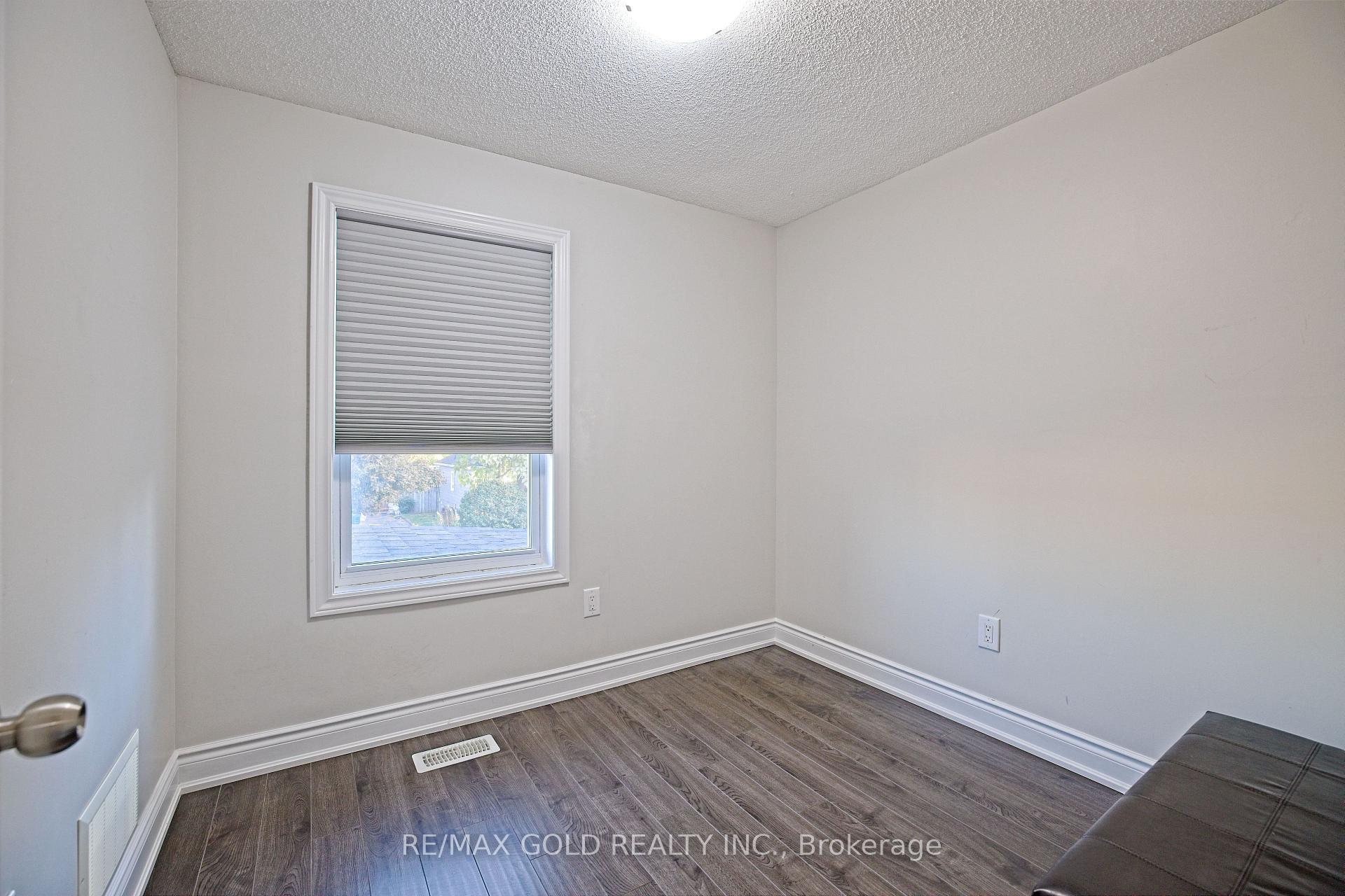 Photo 15 of 28 Royce Avenue, Brampton, Northwest Brampton — HOMEH