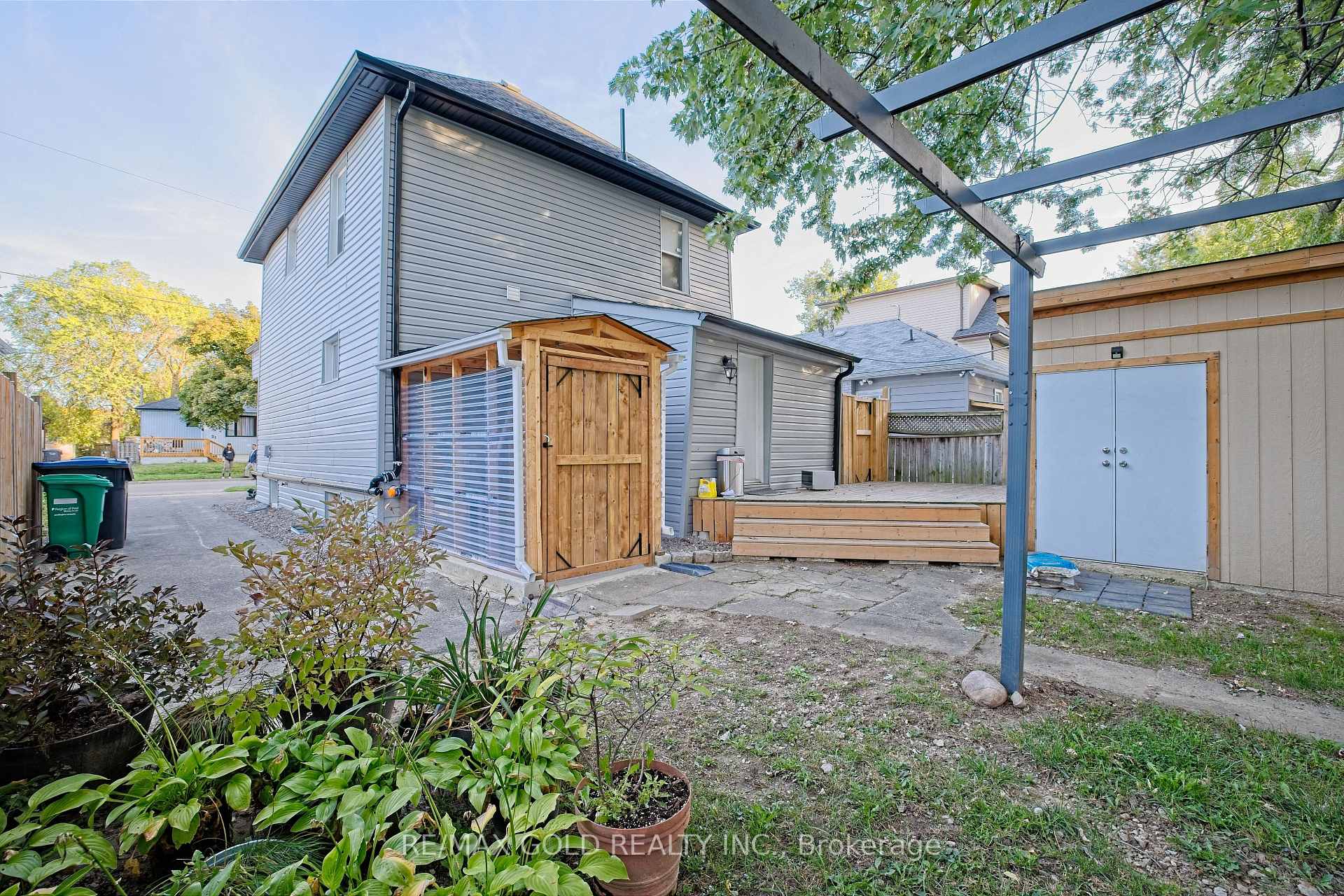 Photo 18 of 28 Royce Avenue, Brampton, Northwest Brampton — HOMEH