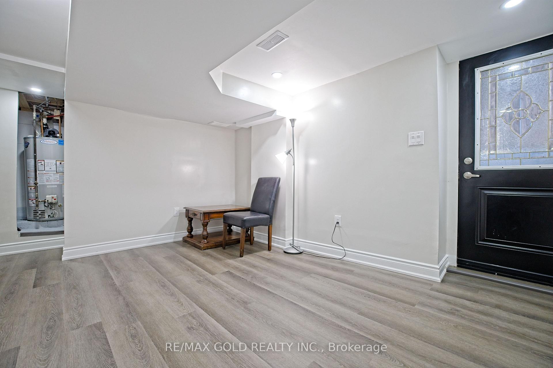 Photo 20 of 28 Royce Avenue, Brampton, Northwest Brampton — HOMEH